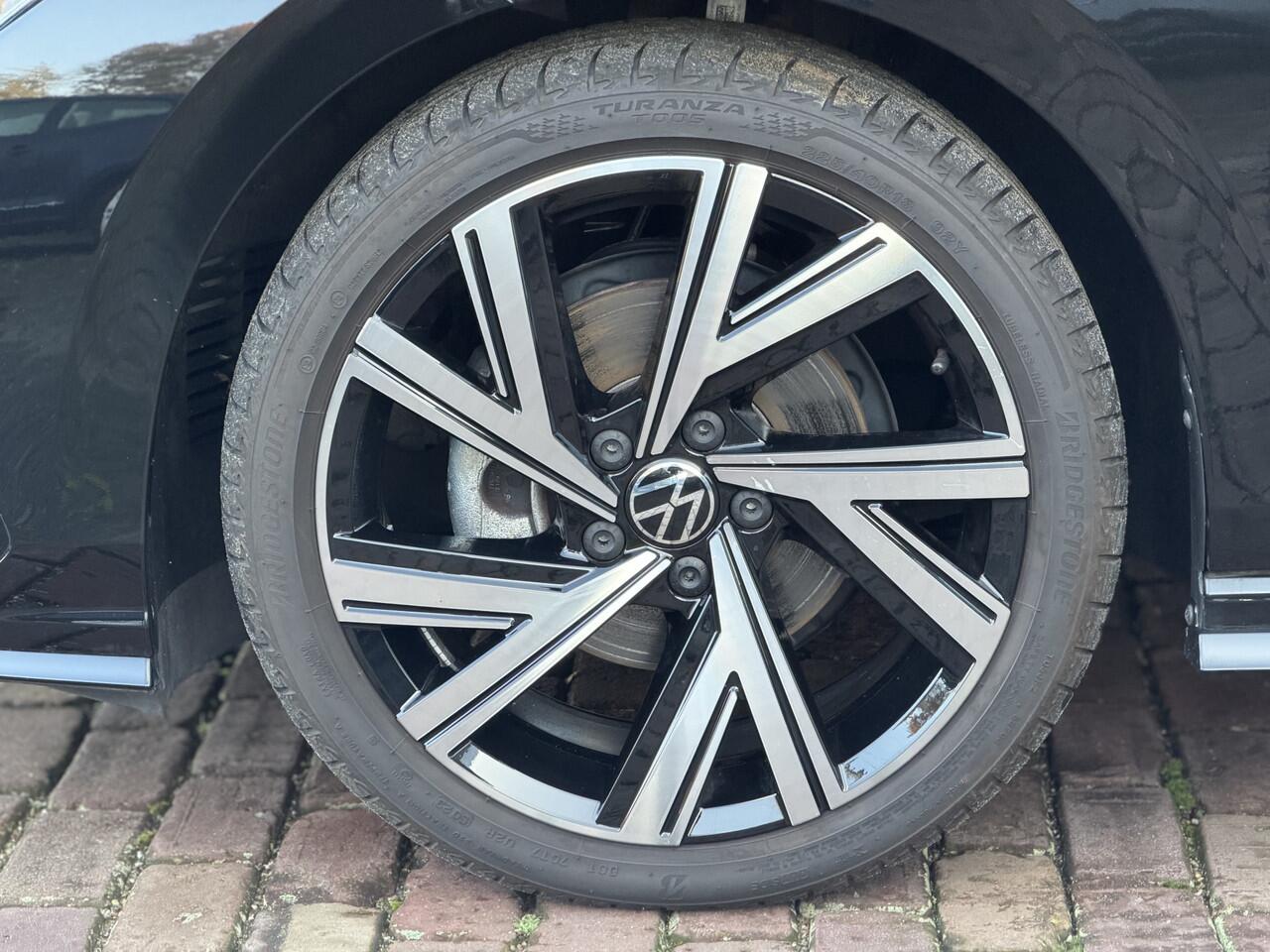 Volkswagen GOLF Variant 1.5 eTSI R-Line | Trekhaak | Camera | Stoel & stuurverwarming