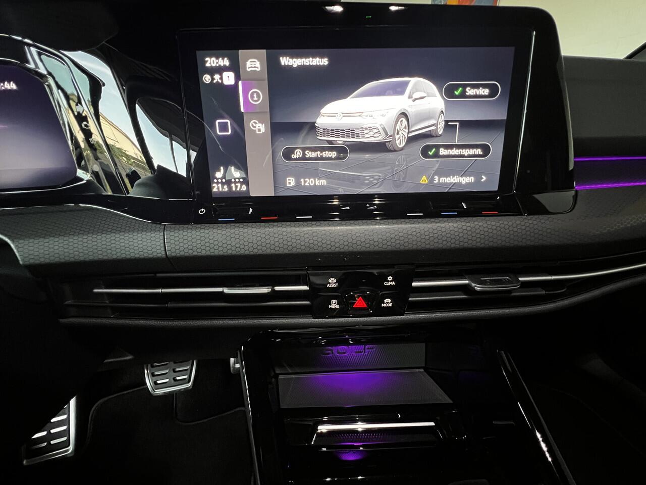 Volkswagen GOLF 2.0 TSI GTI Clubsport / AKRAPOVIC / IQ Light / Winter Pakket / 19" Wielen