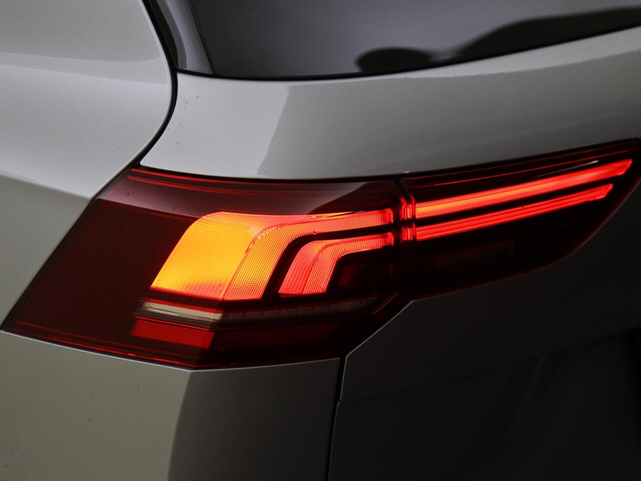 Volkswagen GOLF Variant 1.5 TSI Life Business