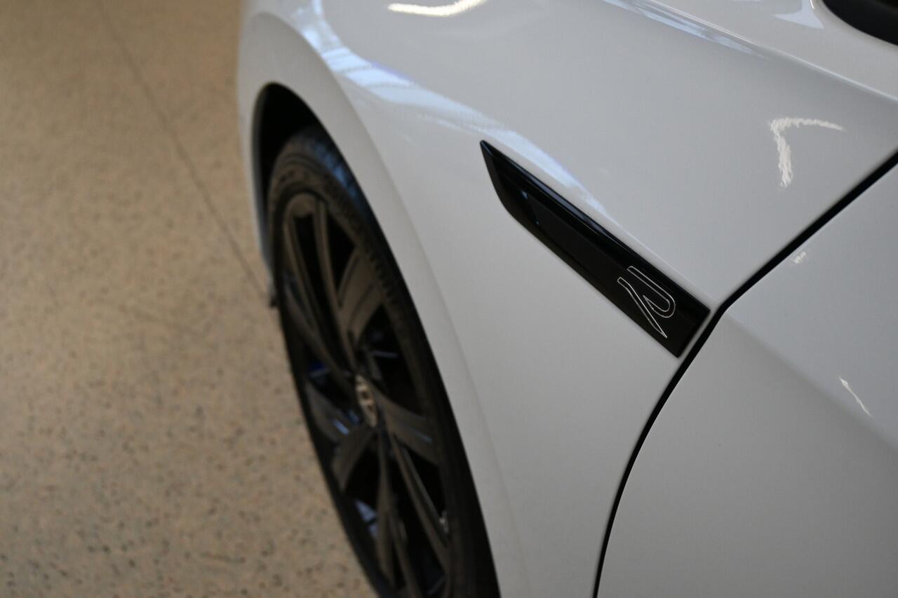 Volkswagen GOLF 1.5 eTSI 150pk R-Line Business | Panoramadak | IQ. Light | Harman Kardon | 100% (Dealer) onderhouden label