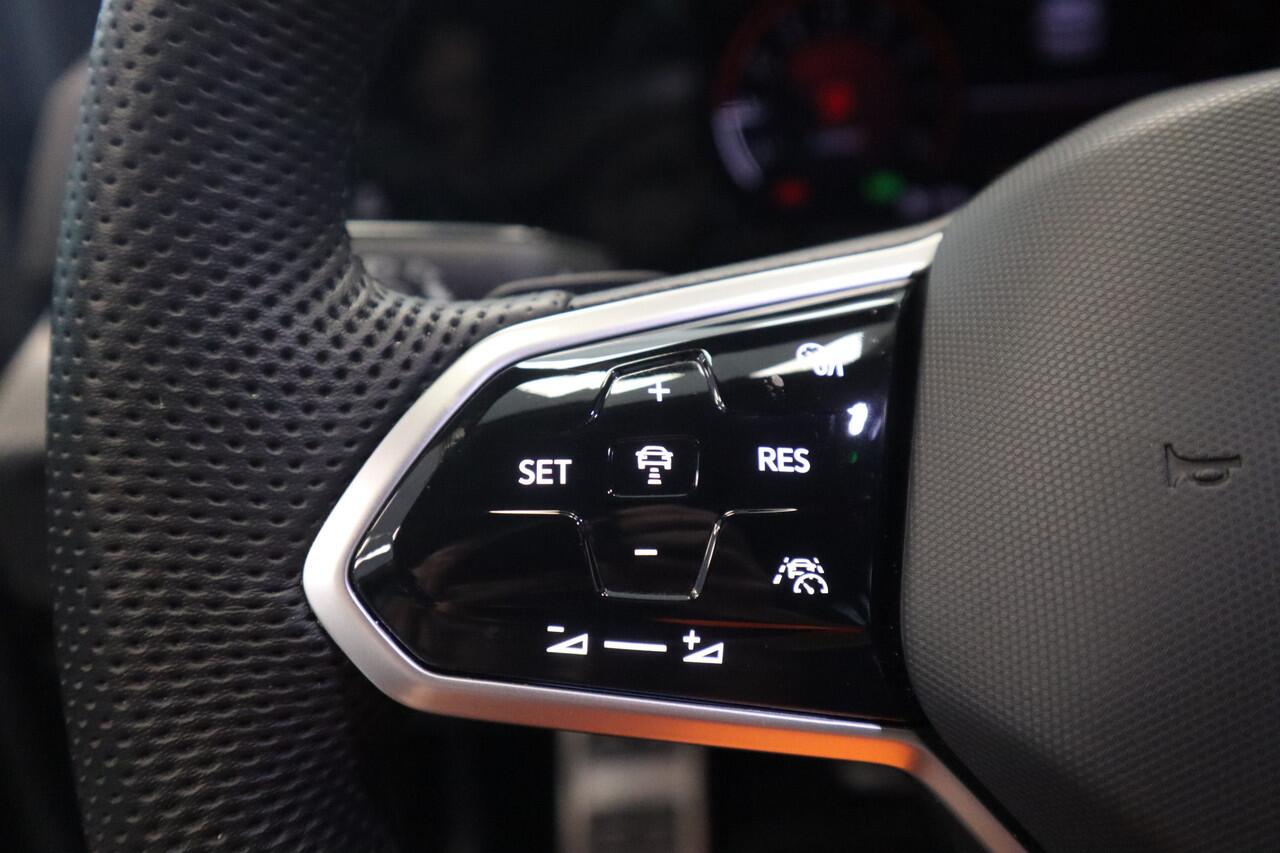 Volkswagen GOLF 1.5 eTSI R-Line 2x Sfeerverlichting Full-led Adaptive-Cruise