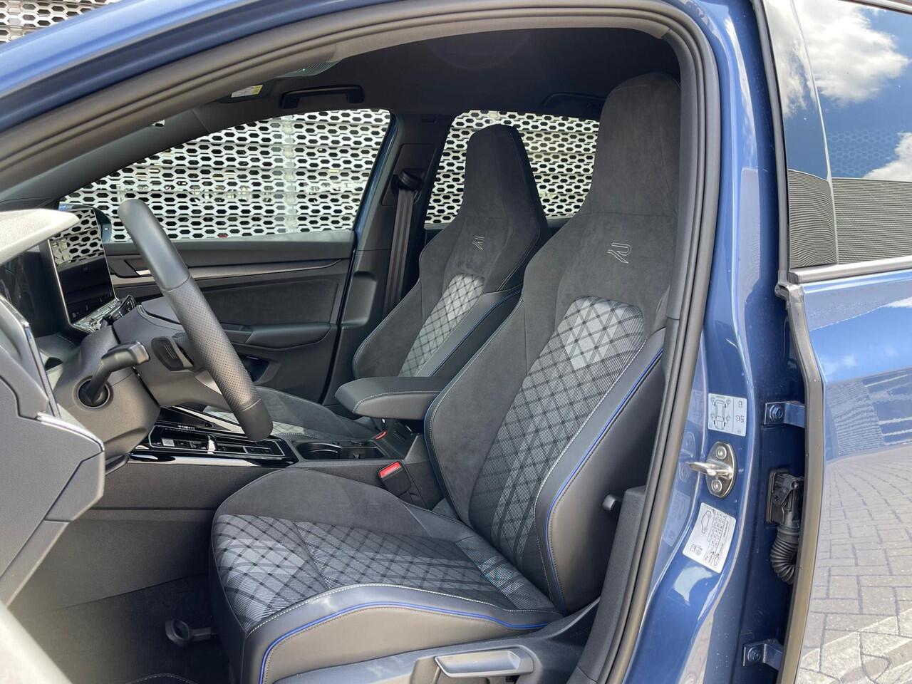 Volkswagen GOLF 1.5 eTSI 115PK DSG R-Line Edition / Achteruitrijcamera / App Connect / Keyless / Getint Glas / 18'' LMV / VW