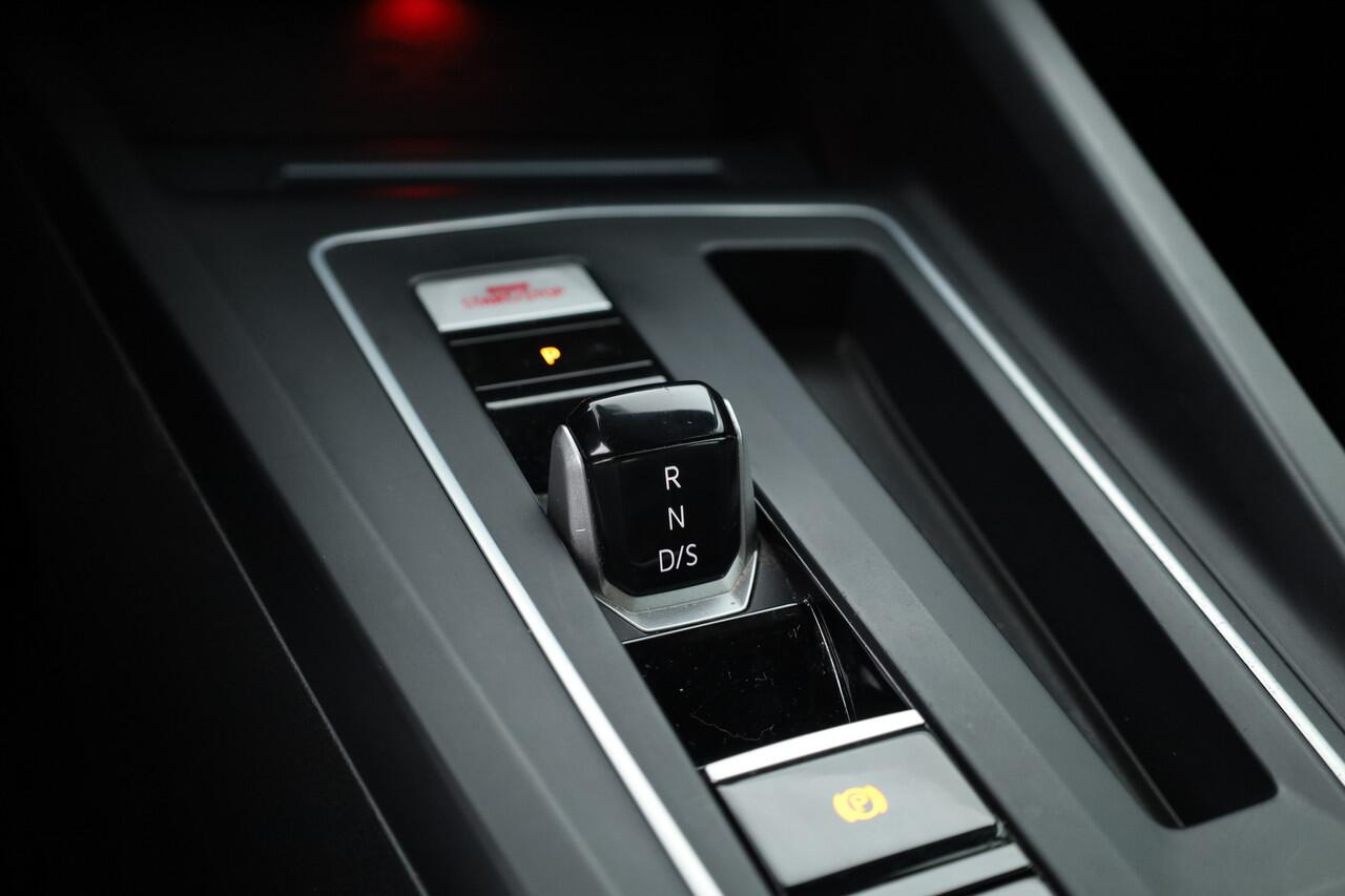 Volkswagen GOLF 1.4 eHybrid GTE | HUD | Stoelventilatie | Leder | IQ. Light | Adapt. Cruise | Elek. Trekhaak