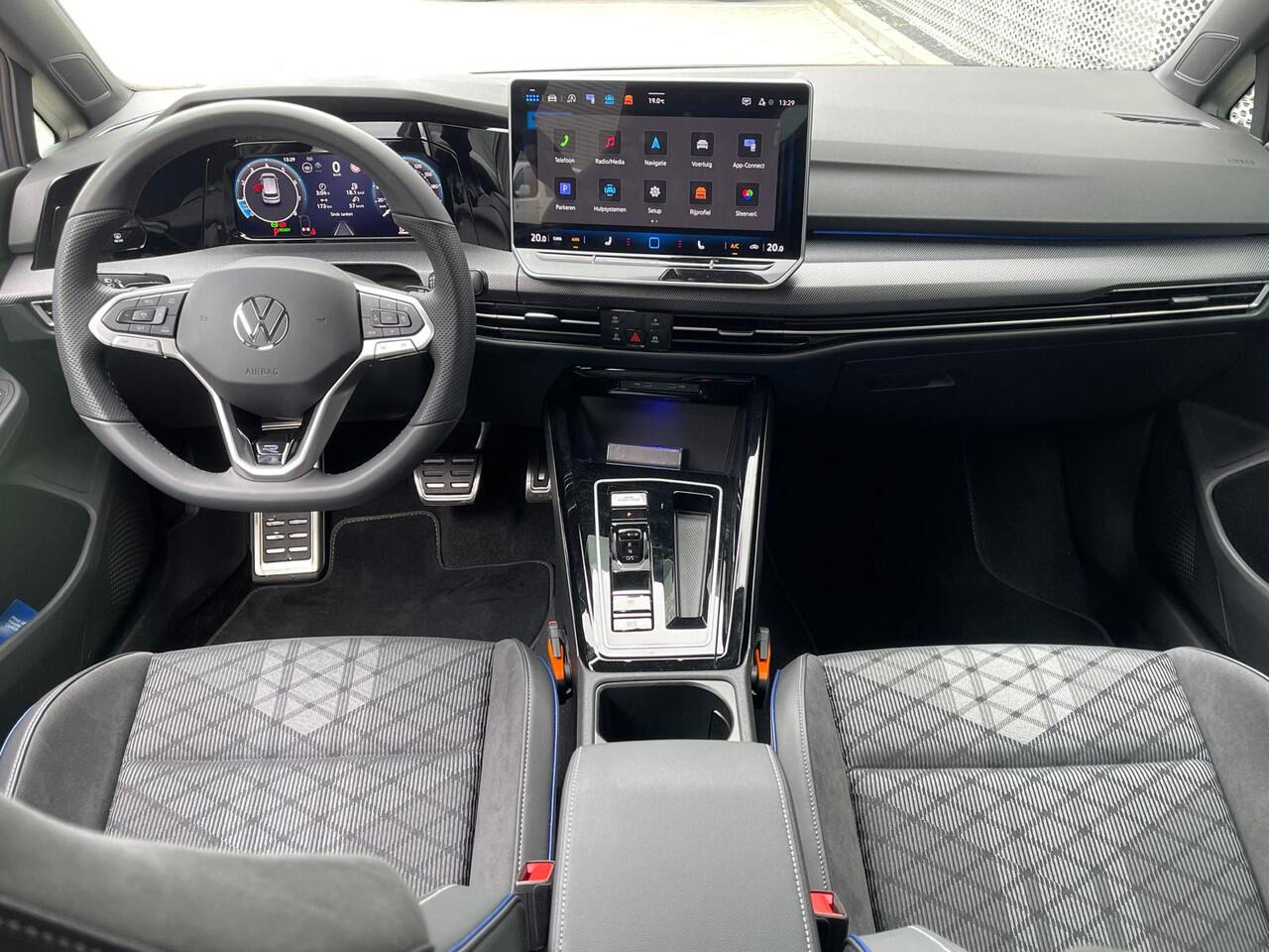 Volkswagen GOLF 1.5 eTSI 115PK DSG R-Line Edition / 360 Camera / 18'' LMV / VW