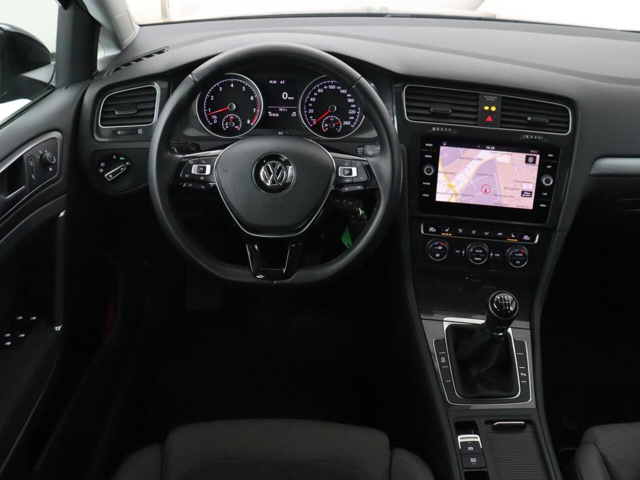 Volkswagen GOLF 1.5 TSI Comfortline Business | Trekhaak | Stoelverwarming | Massage | Carplay | Navigatie | Parkeerhulp | Adaptive cruise | Climate control | LED | Bluetooth