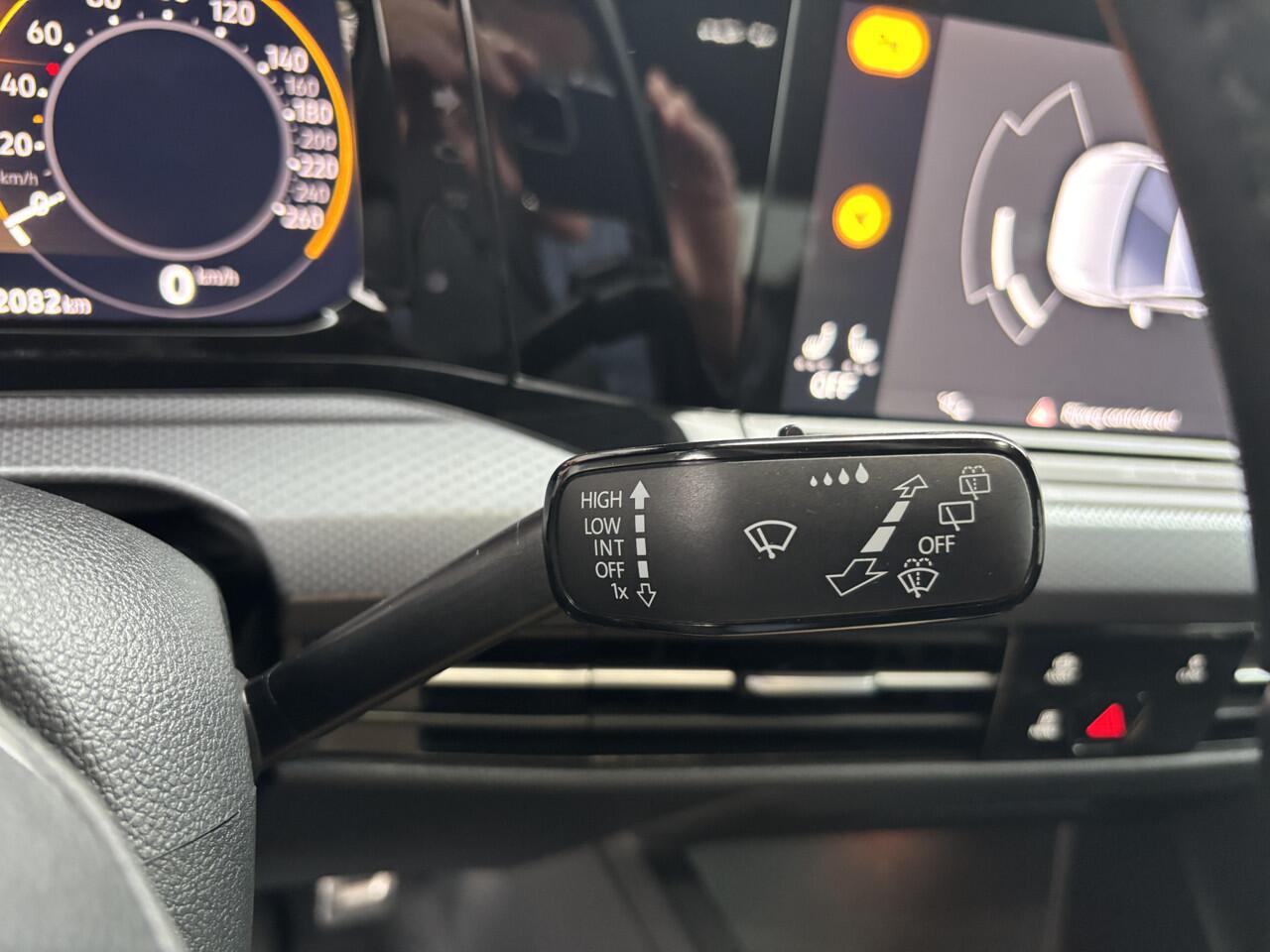 Volkswagen GOLF 1.0 TSI Active Business | Navigatie |Blind spot | Climate Control | Cruise Control | Bluetooth | 16"LMV |