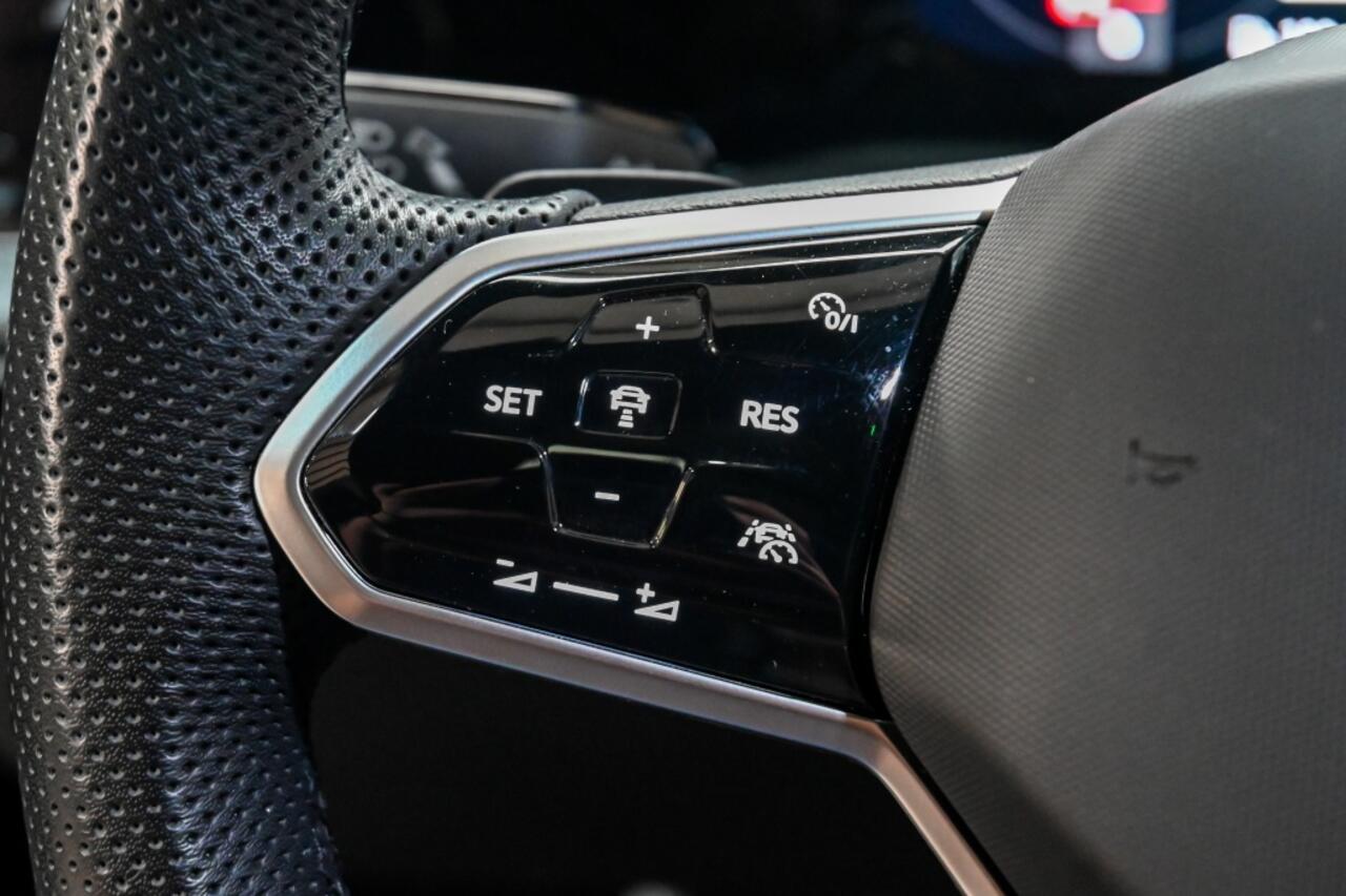 Volkswagen GOLF 1.5 eTSI R-Line ACC|HarmanKardon|Matrix|Pano