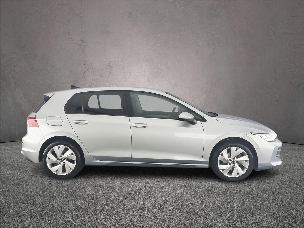 Volkswagen GOLF Life Edition 1.5 eTSI 115pk DSG Automaat Adaptive cruise control, Achteruitrijcamera, LED koplampen, Stoelverwarming, Parkeersensoren, App connect