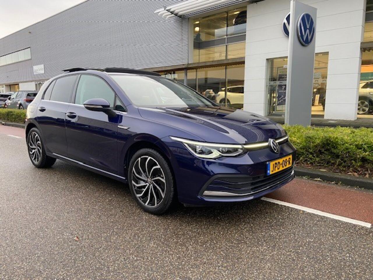 Volkswagen GOLF 1.5 eTSI 150pk DSG Style / Panoramadak / 17" LMV / Elek. Stoelverstelling met Memory Bestuurder / Navi Pro / Camera / Keyless / Alarm / Stuur en Stoelverwarming