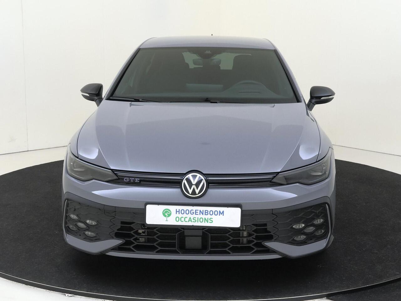 Volkswagen GOLF 1.5 eHybrid GTE | Trekhaak | Head-up display | Achteruitrijcamera | 3-zone airco | Adaptieve cruise control | Stoel- en stuurwielverwarming | CarPlay |