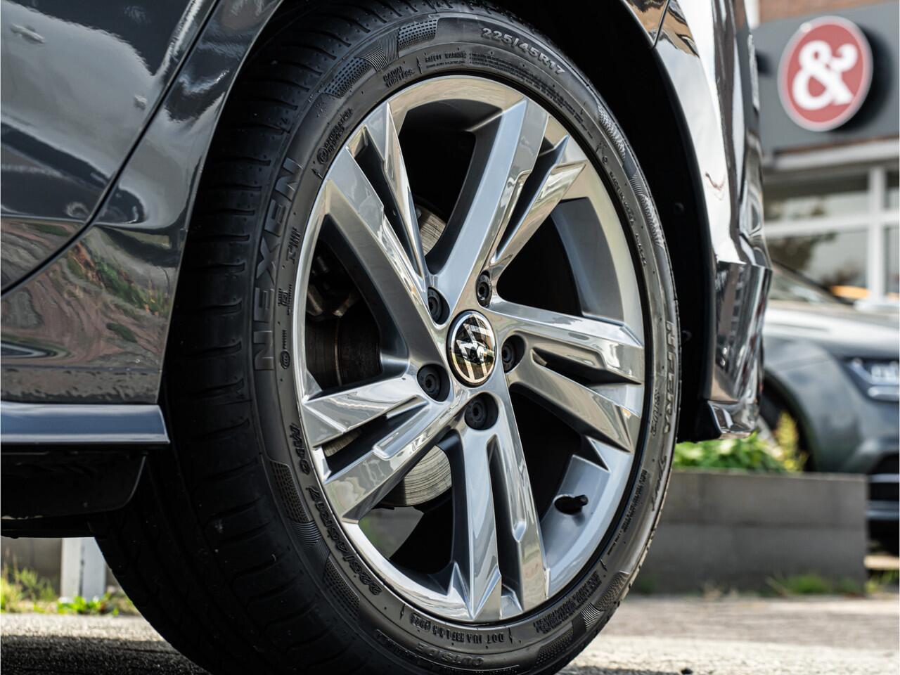 Volkswagen GOLF 1.5 TSI R-Line Business PANO IQ LIGHT MATRIX VIRTUAL DASBOARD LEDER ALCANTARA