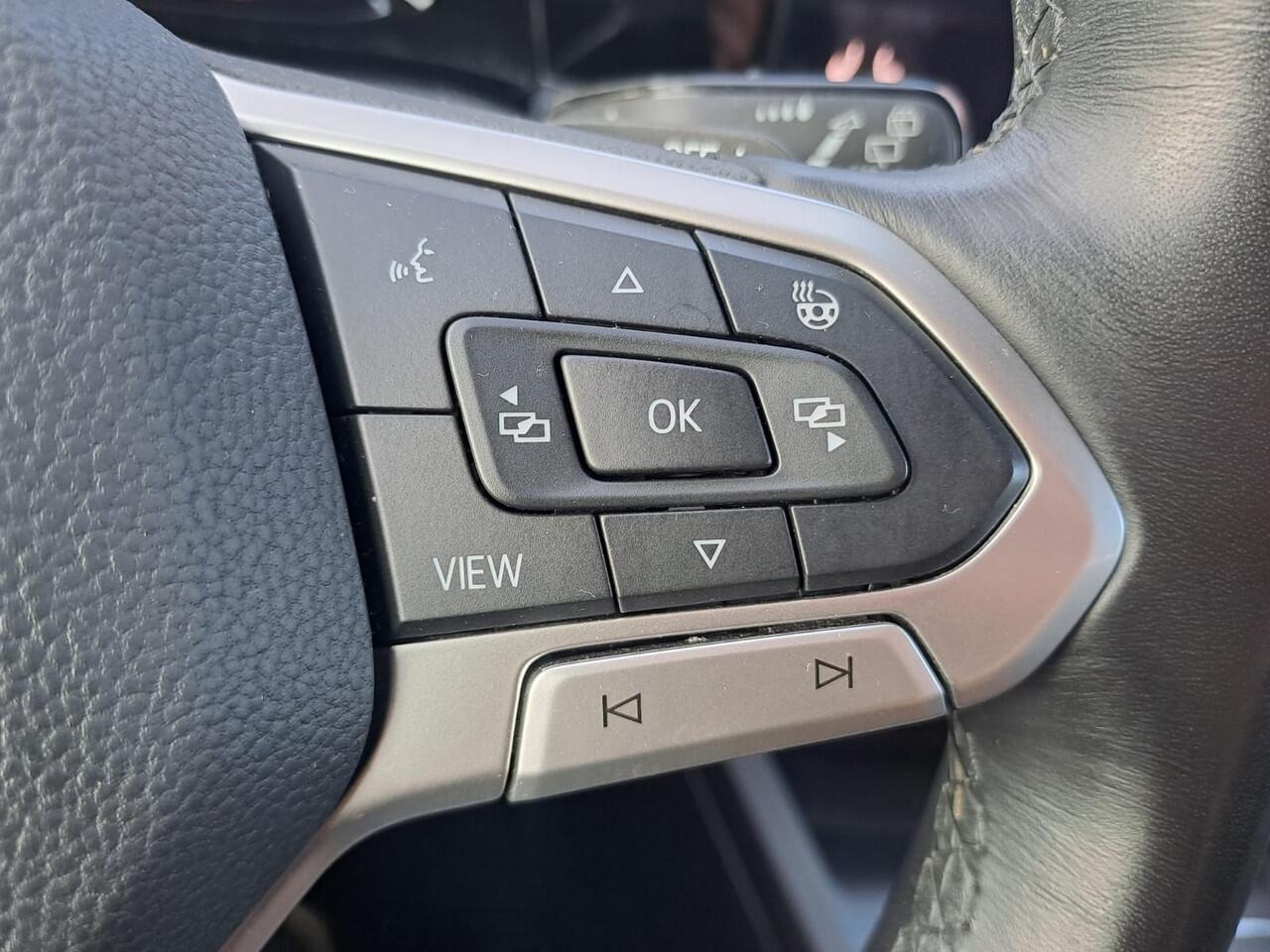 Volkswagen GOLF 1.5 eTSI R-Line Business+ | LED | Trekhaak | All-seasons | ACC | Keyless | Stoelverwarming |