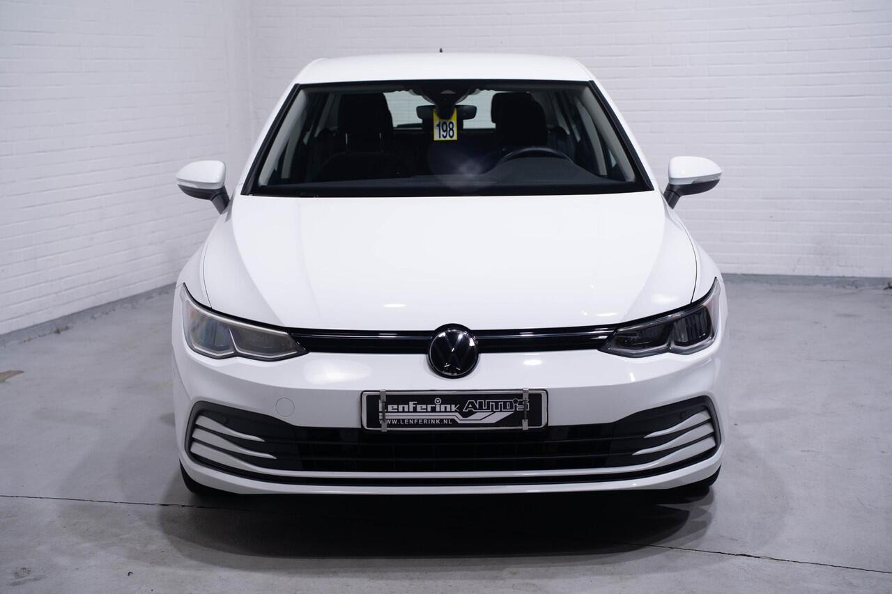 Volkswagen GOLF 1.0 eTSI Life Navi Camera PDC v+a Apple Carplay NAP Rijklaar incl. 12 maanden garantie