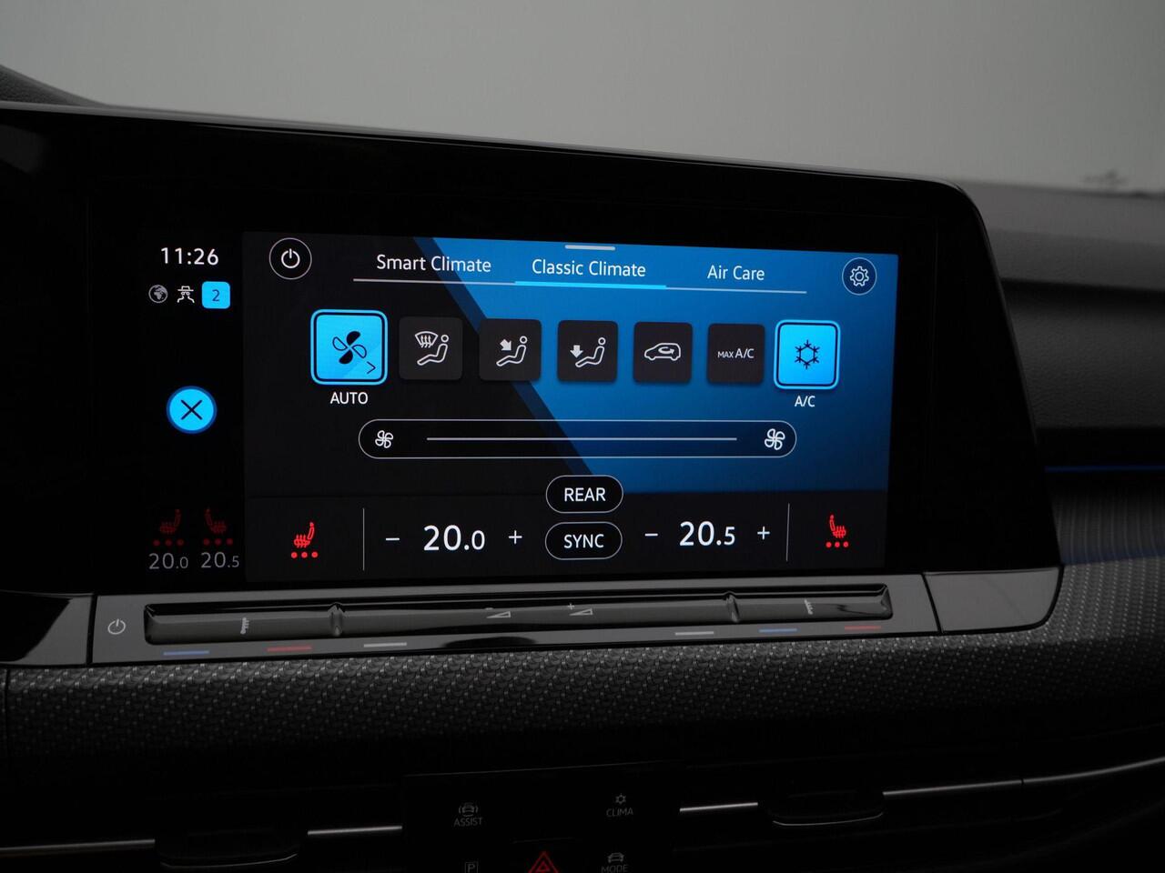 Volkswagen GOLF 1.5 eTSI 150 pk DSG R-Line | Panoramadak | IQ Light | Stuur-/stoelverwarming | Achteruitrijcamera | Navigatie | Keyless Entry