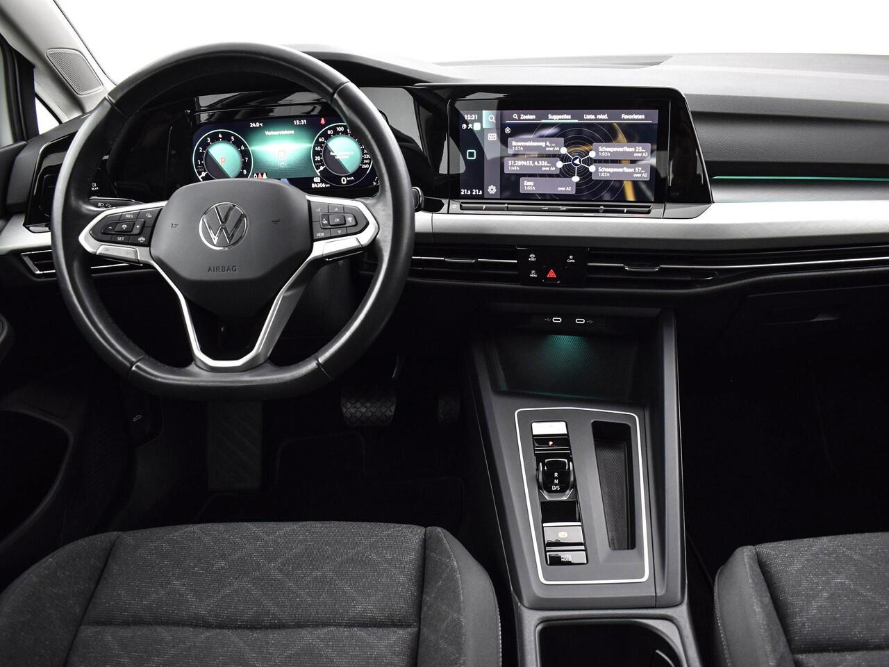 Volkswagen GOLF Variant 1.0 eTSI 110pk DSG Life · Camera · Elek.Trekhaak · Apple/Android Car Play · Navigatie · Sfeerverlichtiing · 16'' Inch · Garantie t/m 08-06-2027 of 100.000km