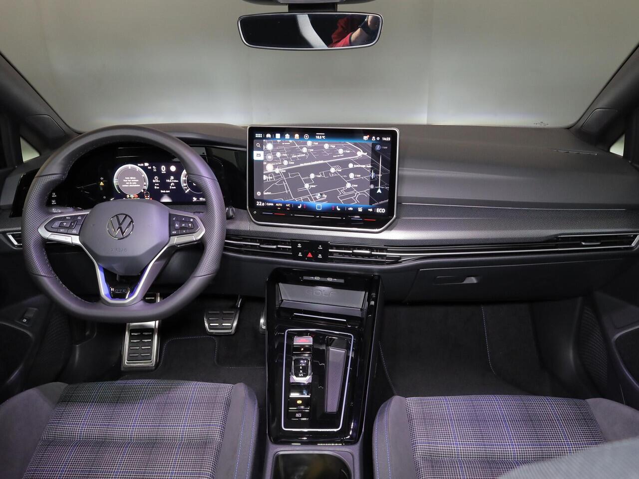 Volkswagen GOLF 1.5 eHybrid GTE 272PK PHEV | Verlengde garantie | Navigatie | Panorama dak | Black Style | 18" Lm velgen | Multimedia pakket plus |