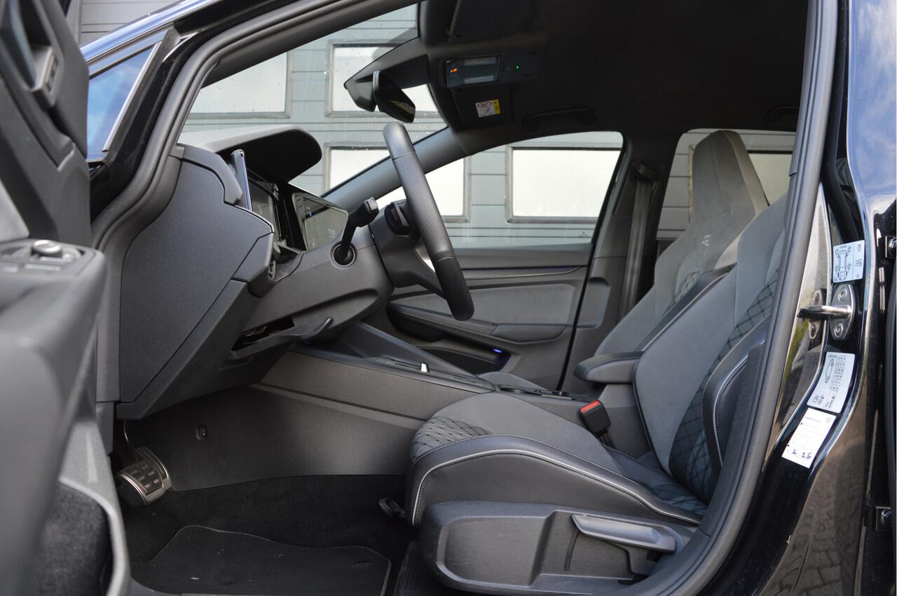 Volkswagen GOLF 1.5 eTSI R-Line | ACC | CAMERA | SFEERVERLICHTING | KEYLESS |