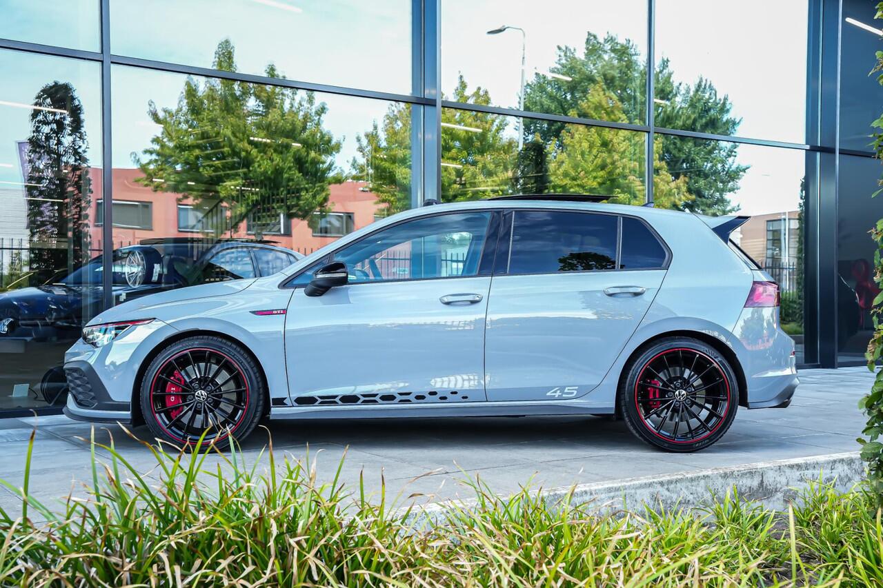 Volkswagen GOLF GTI Clubsport 45Jahre 2.0 300pk TSI |Akrapovic|panoramadak|parkeercamera|IQ Light|blind spot|ACC|stoelverwarming|19"|