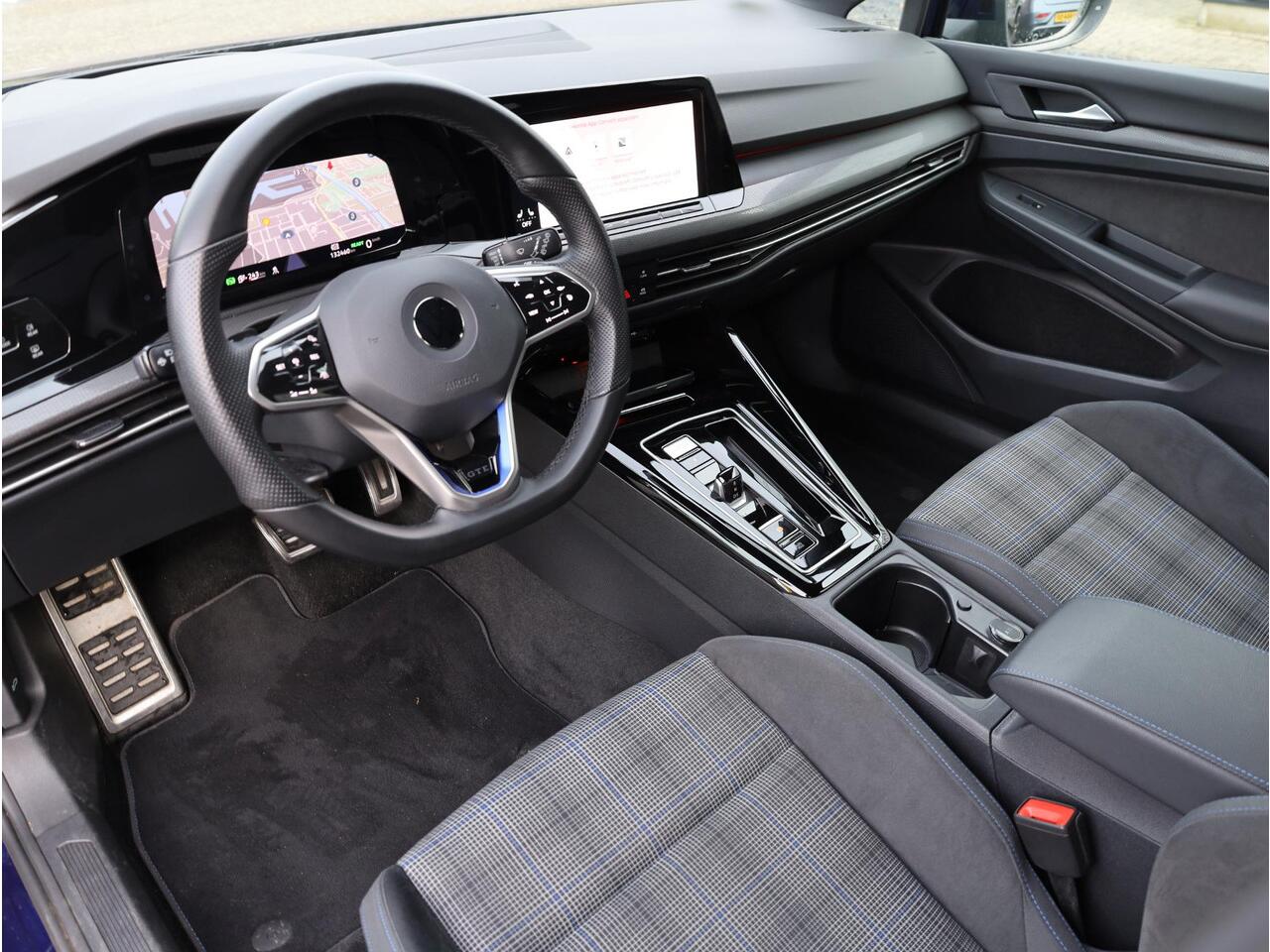 Volkswagen GOLF GTE 1.4 eHybrid 245PK | Head-up | Camera | IQ Light Matrix LED | Carplay/Android | 18"Inch |