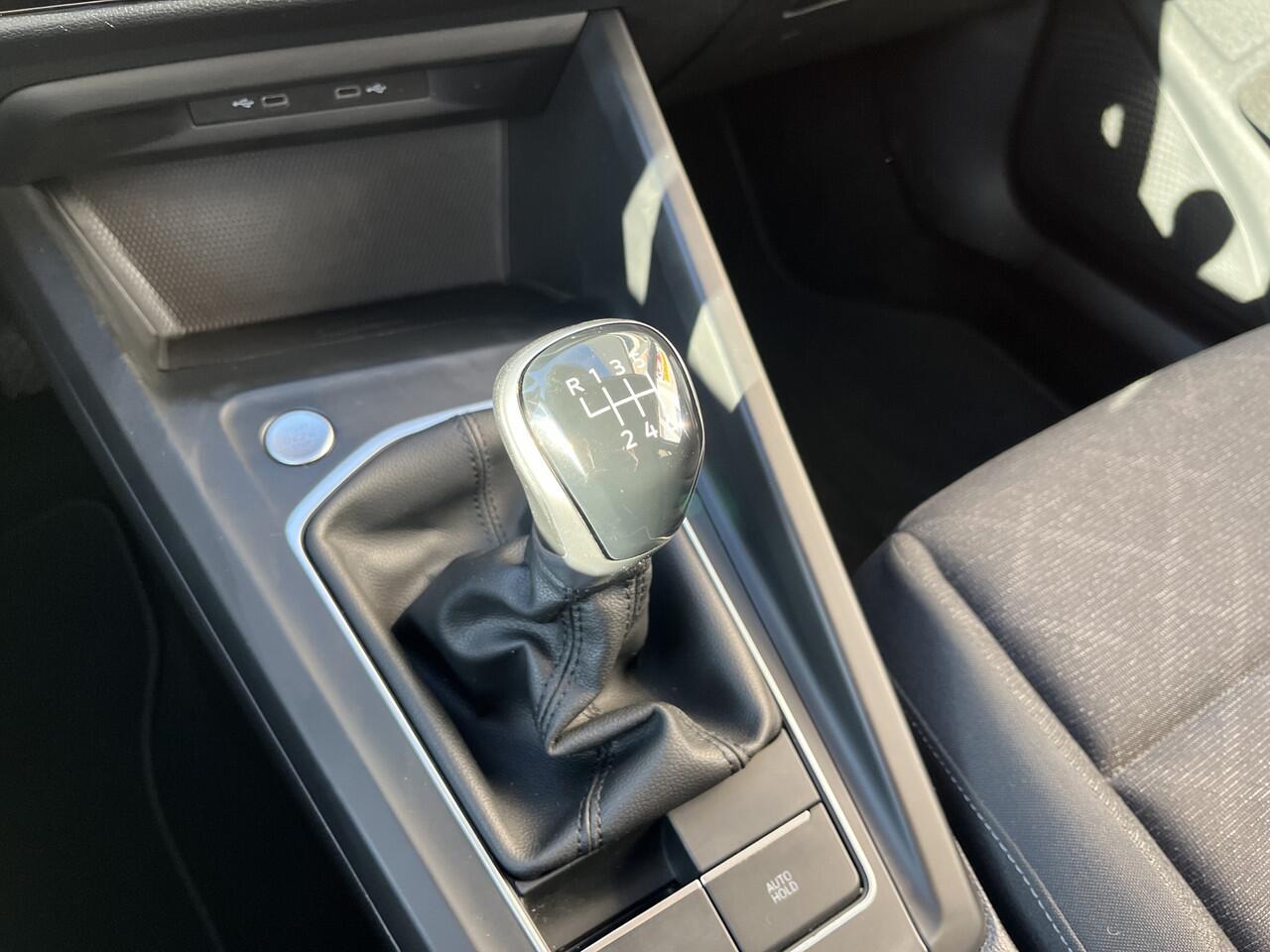 Volkswagen GOLF Variant 1.0 TSI Life / TREKHAAK/ PARK.SENSOREN V+A/ ACC/ APP-CONNECT/ NAVI/ DIGITAL DASH/ LANE-ASSIST/ DAB/ CLIMA/ ISOFIX/ 16'' LMV