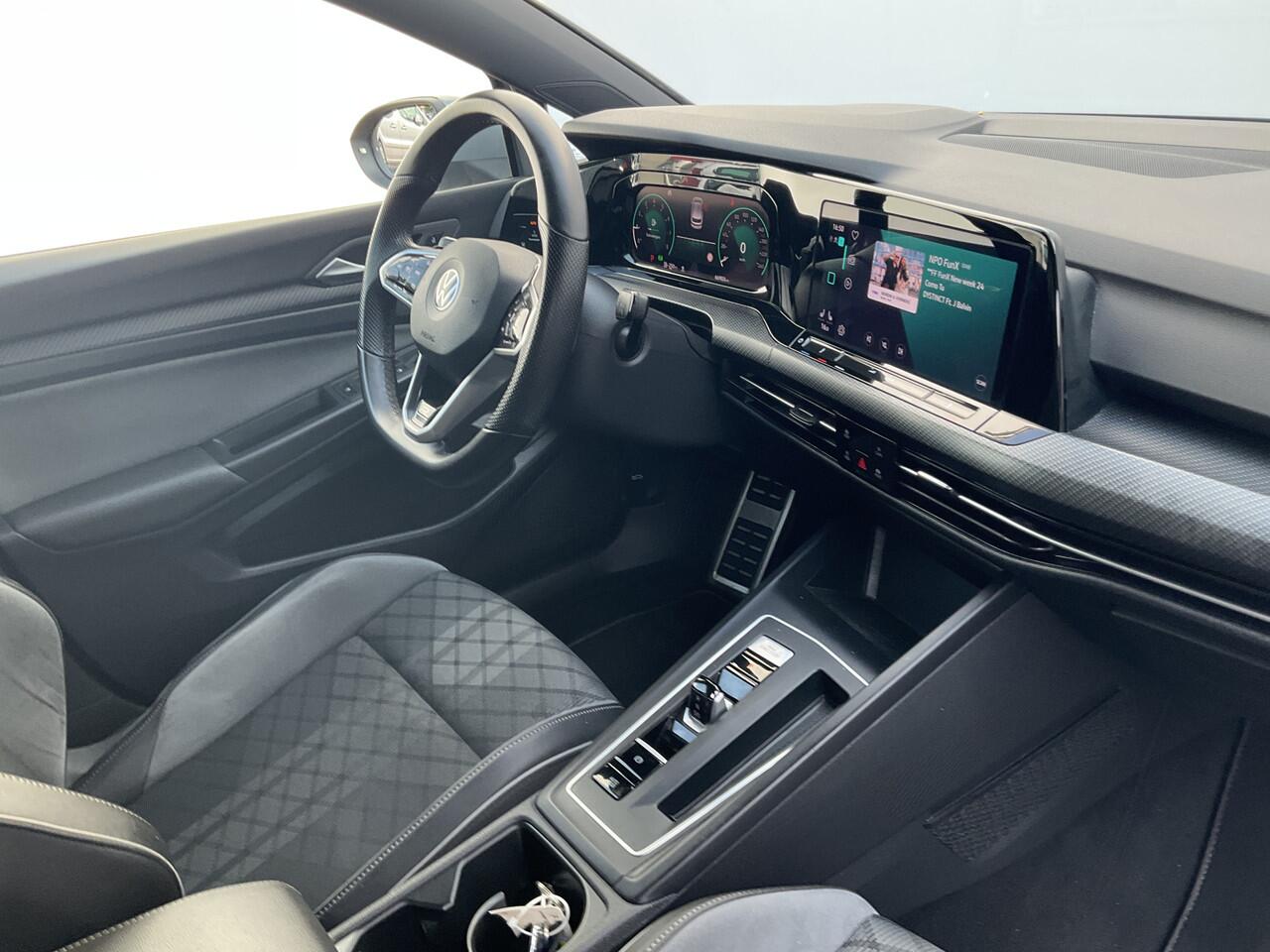 Volkswagen GOLF 1.5 eTSI R-Line Business+ Automaat Sfeerverl Stoel/Stuurverw Adap.Cruise Uitstraling!