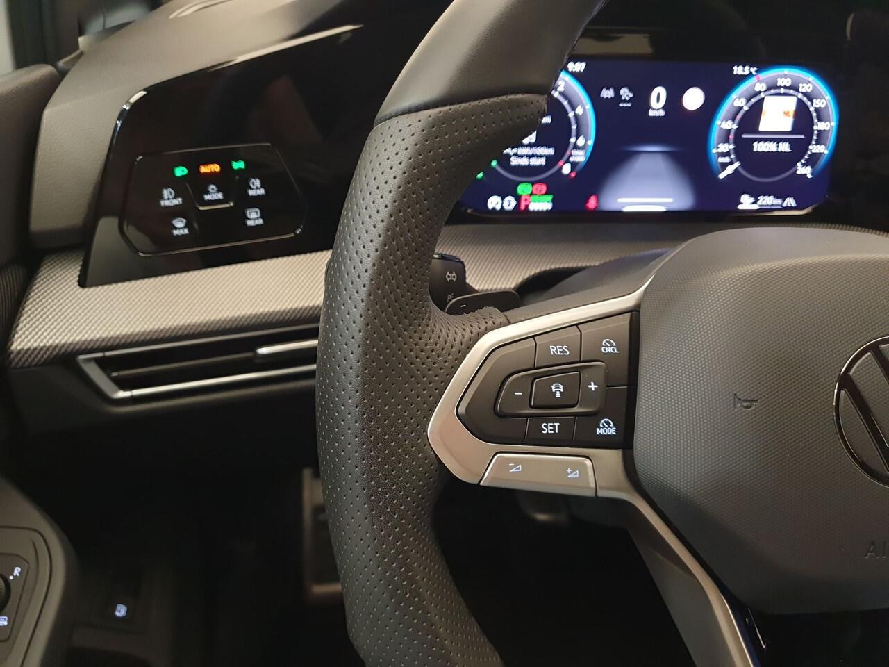 Volkswagen GOLF 1.5 eHybrid 272pk DSG/AUT GTE Wegklapbare trekhaak, Head-Up, Camera