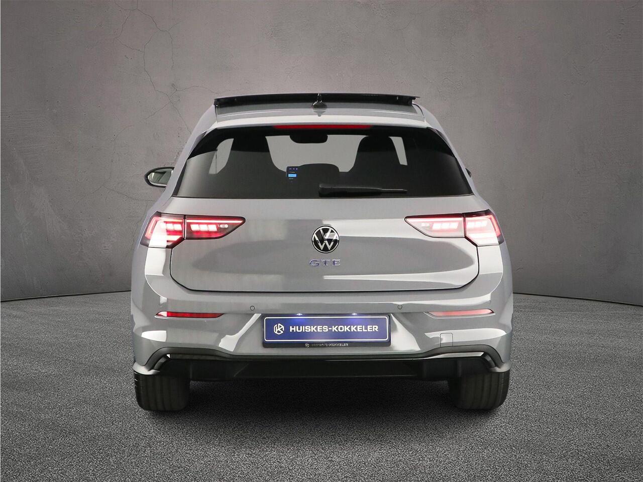 Volkswagen GOLF GTE 1.5 TSI eHybrid 272pk DSG Automaat Panoramadak, Black Style, Head up display, Adaptive cruise control, LED matrix koplampen, Achteruitrijcamera, Navigatie