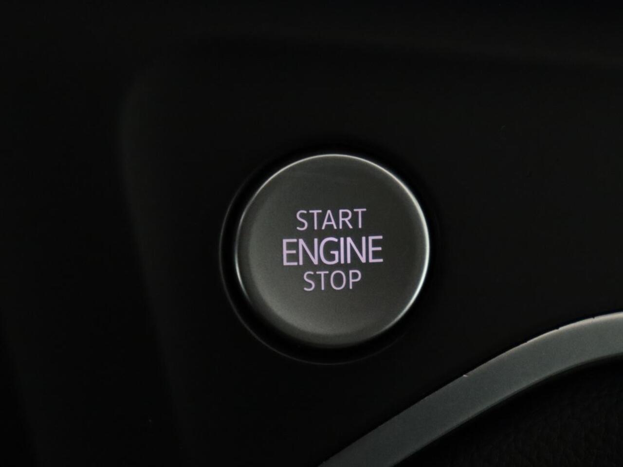 Volkswagen GOLF 1.5 TSI Life Business | Matrix LED | Camera | Massage | Carplay | Keyless | Memory | Navigatie | Adaptive cruise | Side Assist | Sfeerverlichting | Climate control