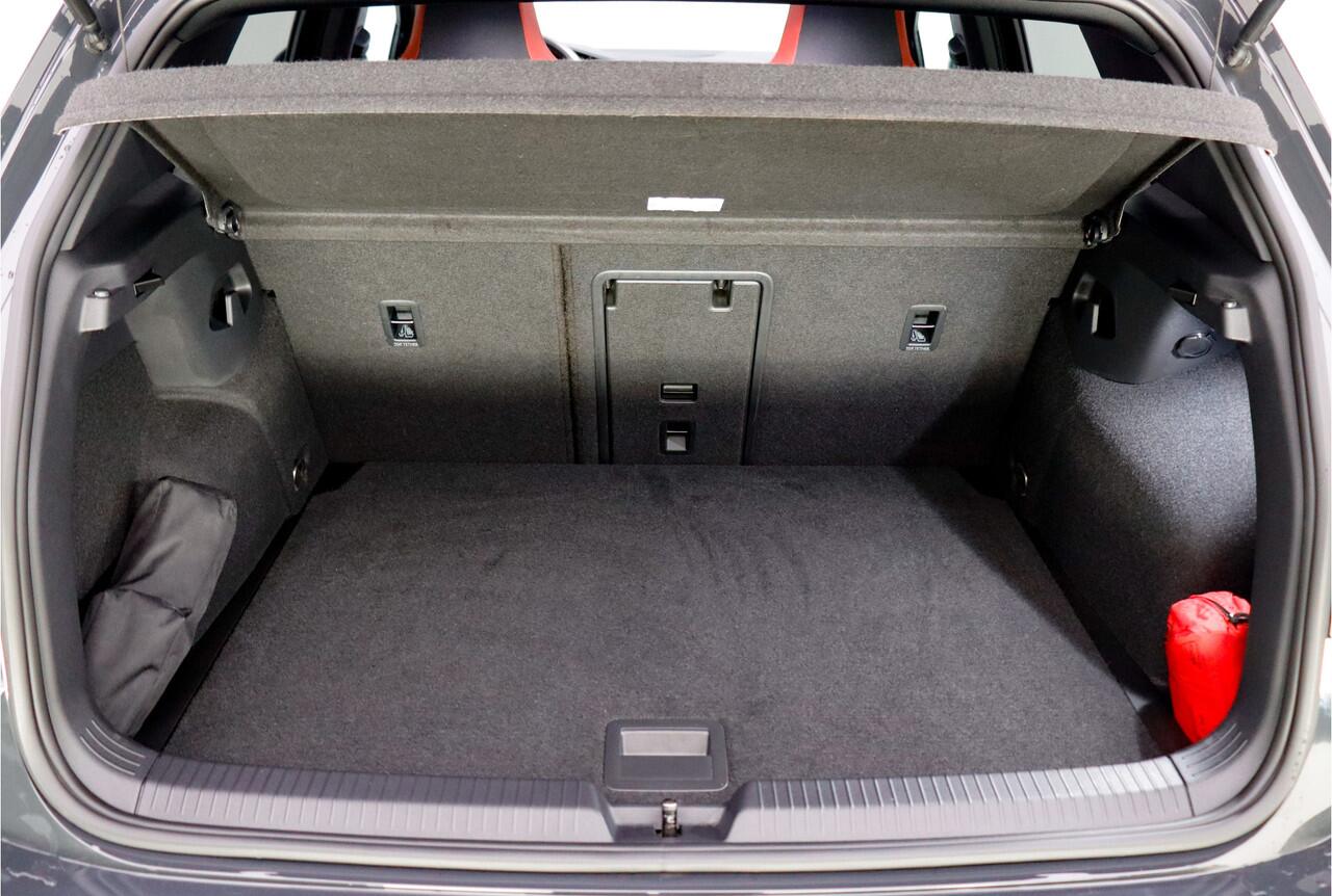 Volkswagen GOLF 2.0GTI Dsg PANO | ADAPTIEF CRUISE | STOEL.VW | CARPLAY | IQ-LIGHTS | 19 INCH ESTORIL VELGEN