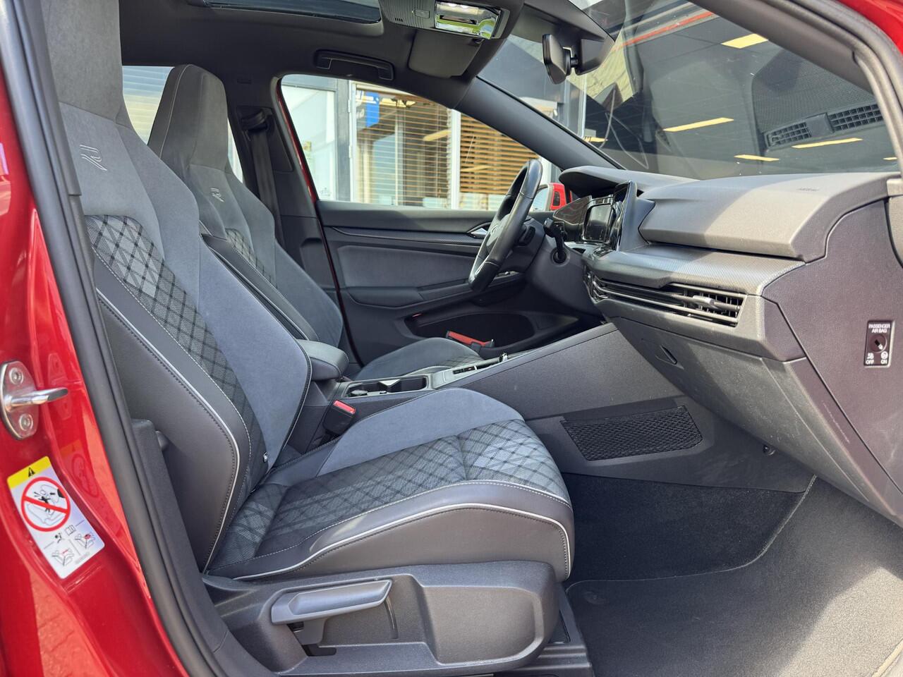 Volkswagen GOLF 1.5 eTSI R-Line PANO | DCC | H/K | NL