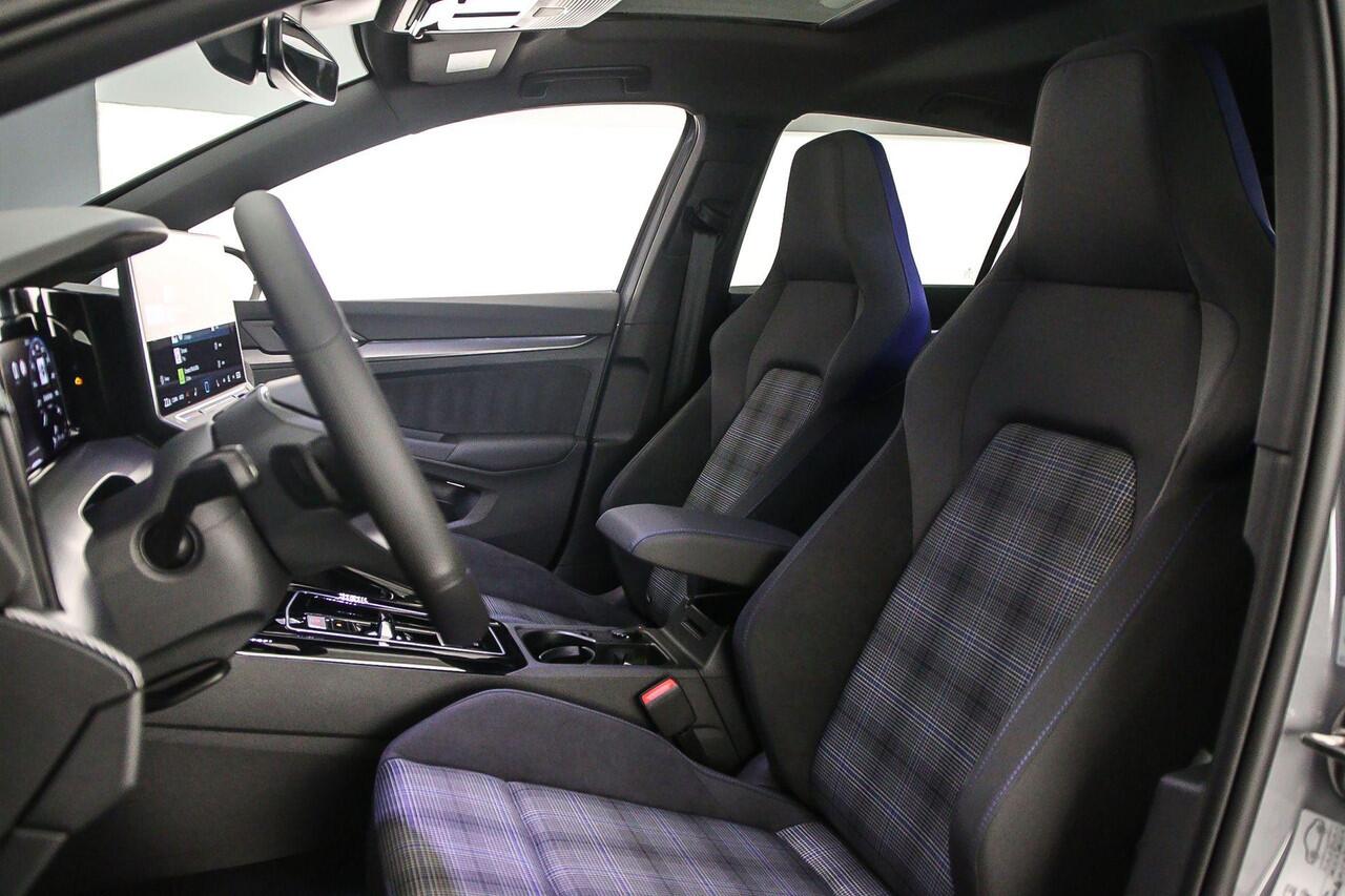 Volkswagen GOLF GTE 1.5 TSI eHybrid 272pk DSG Automaat Panoramadak, Black Style, Head up display, Adaptive cruise control, LED matrix koplampen, Achteruitrijcamera, Navigatie