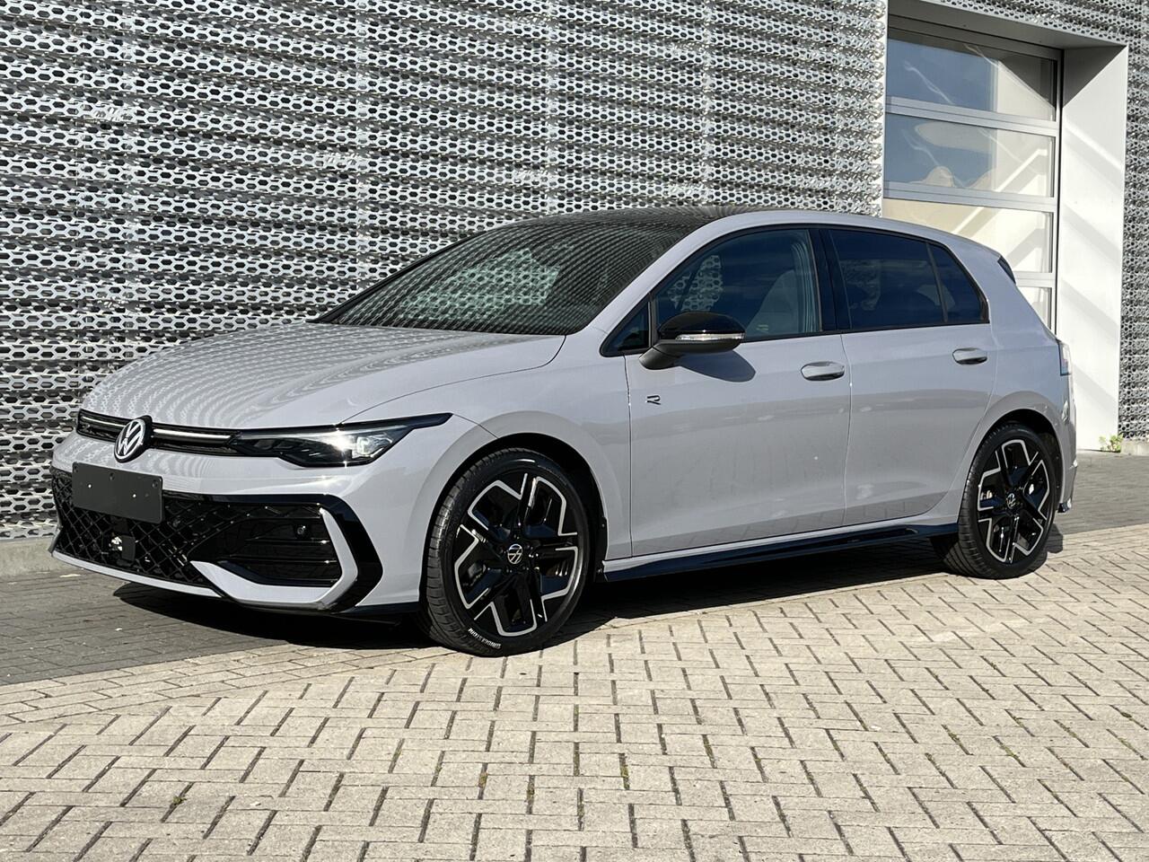 Volkswagen GOLF 1.5 eTSI 150pk DSG R-Line / Panoramadak / Black Style / Matrix LED / Harman Kardon / Elek Zwenkbare Trekhaak / Head-Up Display / Camera / Stuur & Stoelverwarming / 18" LMV