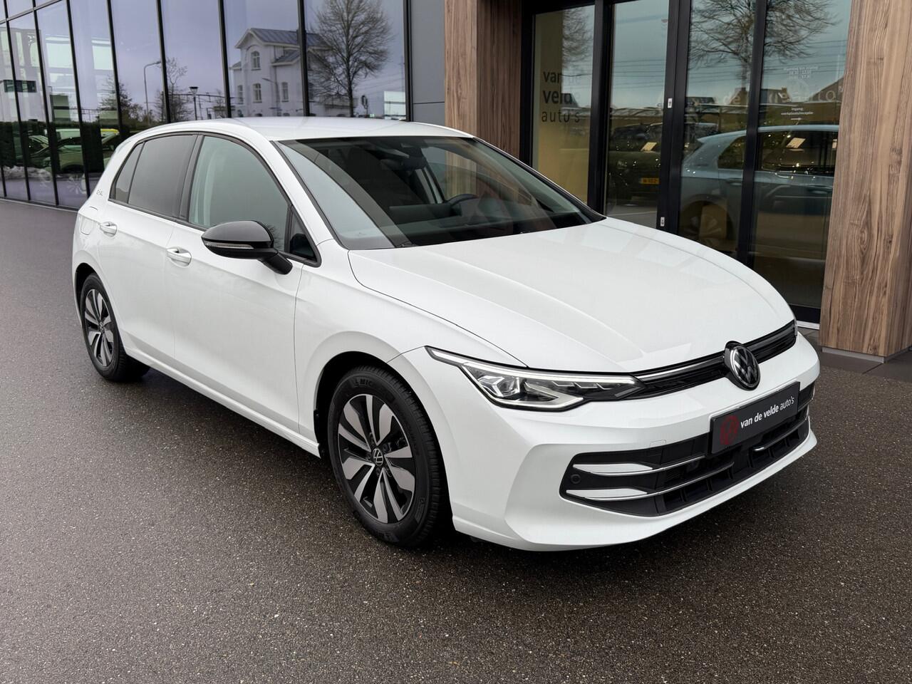 Volkswagen GOLF 1.5 eTSI 150pk DSG Goal | Camera | Trekhaak | Dode hoek | IQ light | Rijklaar incl. garantie