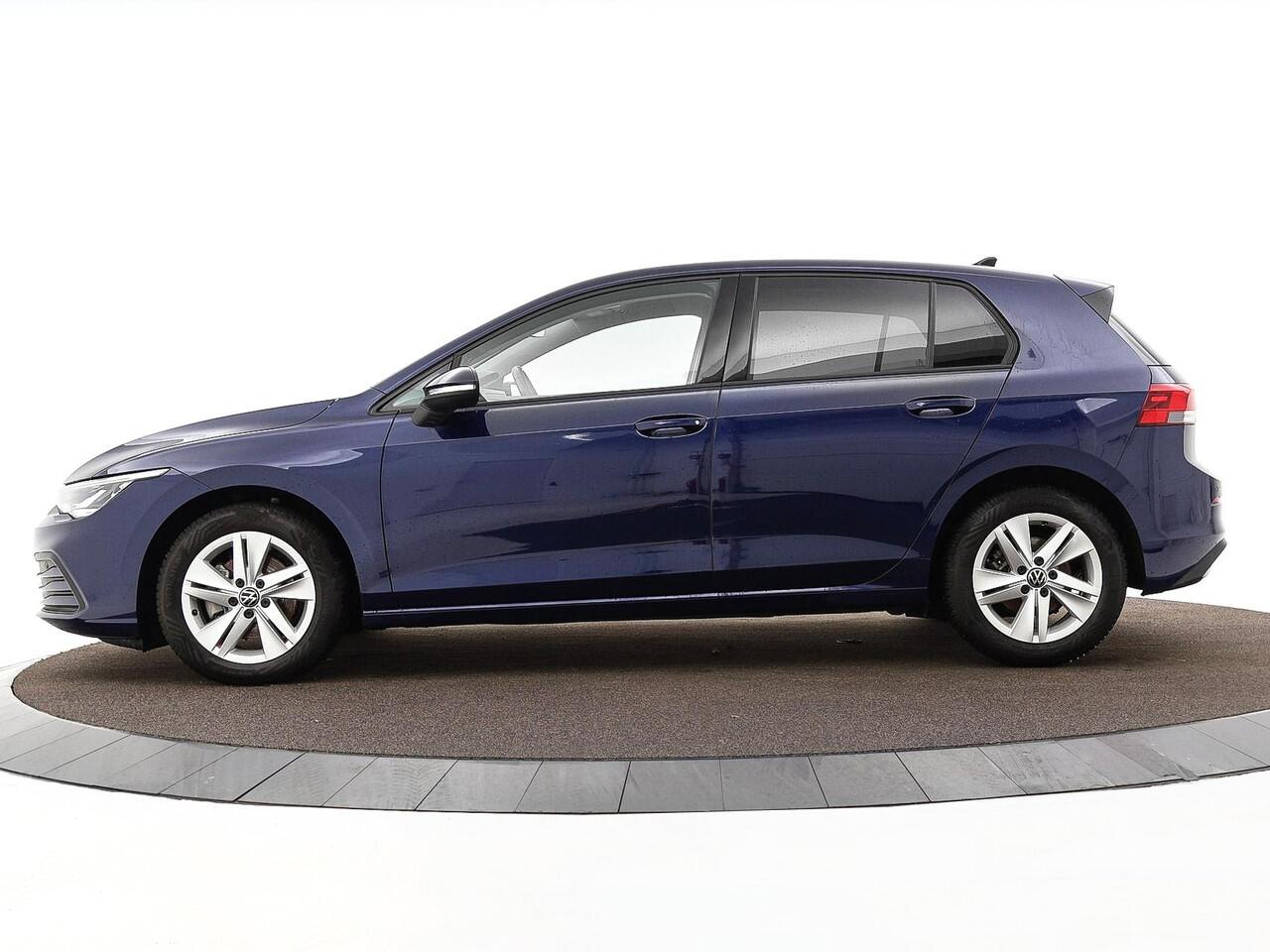 Volkswagen GOLF 1.0 TSI 110pk Life · Apple/Android Car Play · Navi · P-Sensoren · ACC · DAB · Getint Glas · Sfeerverlichting · 16'' Inch · Garantie t/m 30-08-2027 of 100.000km