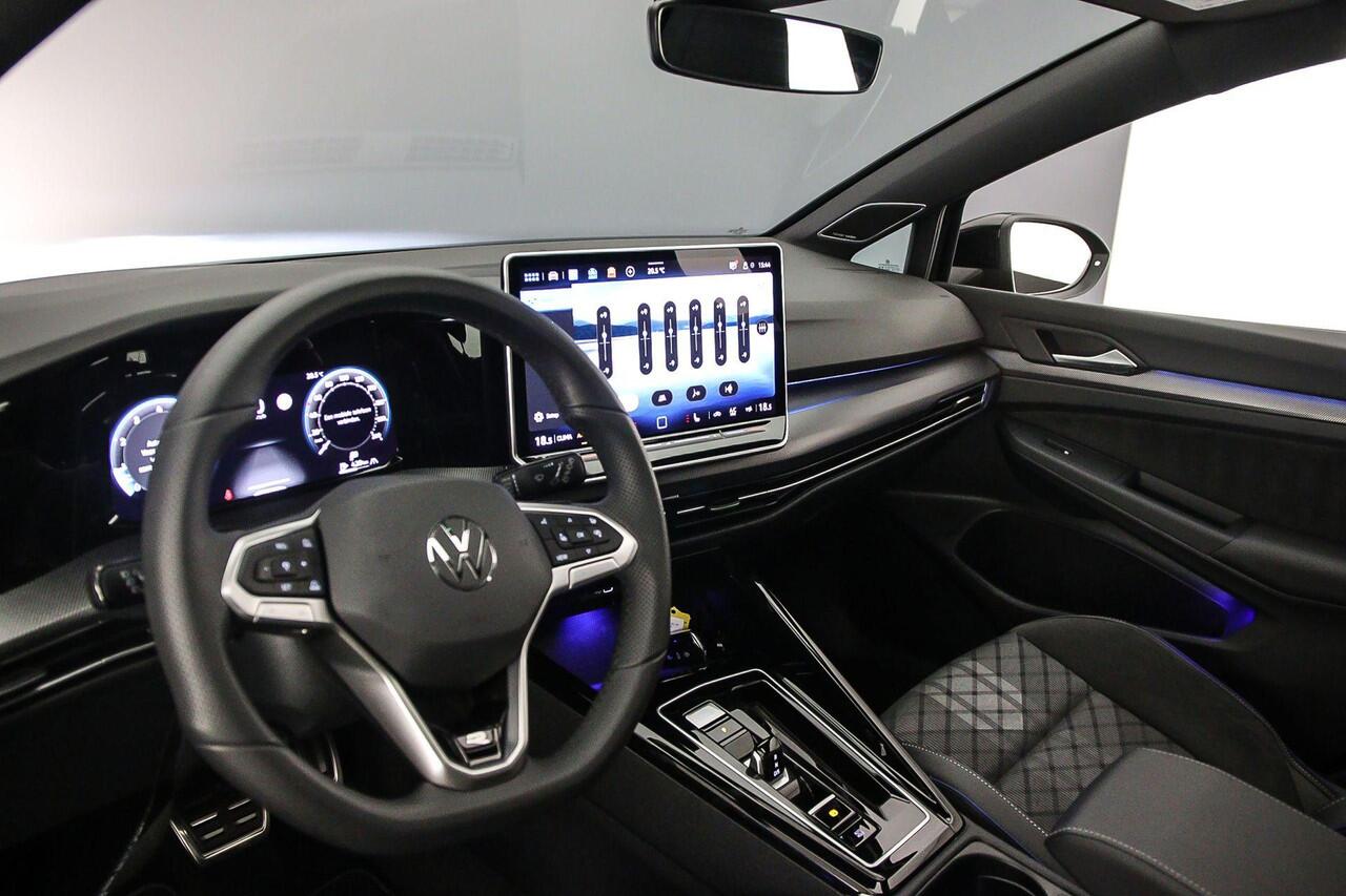 Volkswagen GOLF R-Line Edition 1.5 eTSI 150pk DSG Automaat Panoramadak, LED matrix koplampen, Harman Kardon audio, Adaptive cruise control, Achteruitrijcamera, Navigatie
