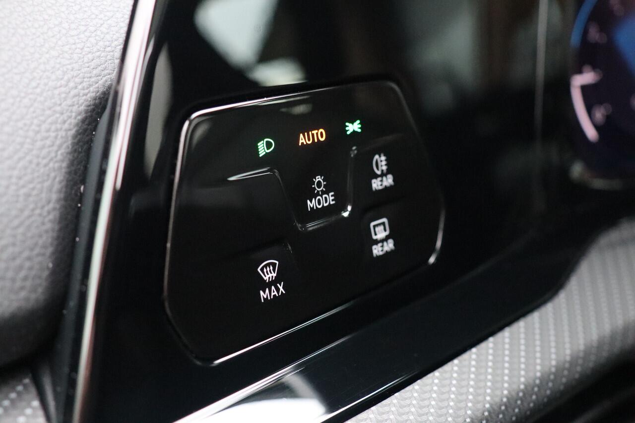 Volkswagen GOLF Variant 1.5 eTSI R-Line, Pano, trekhaak