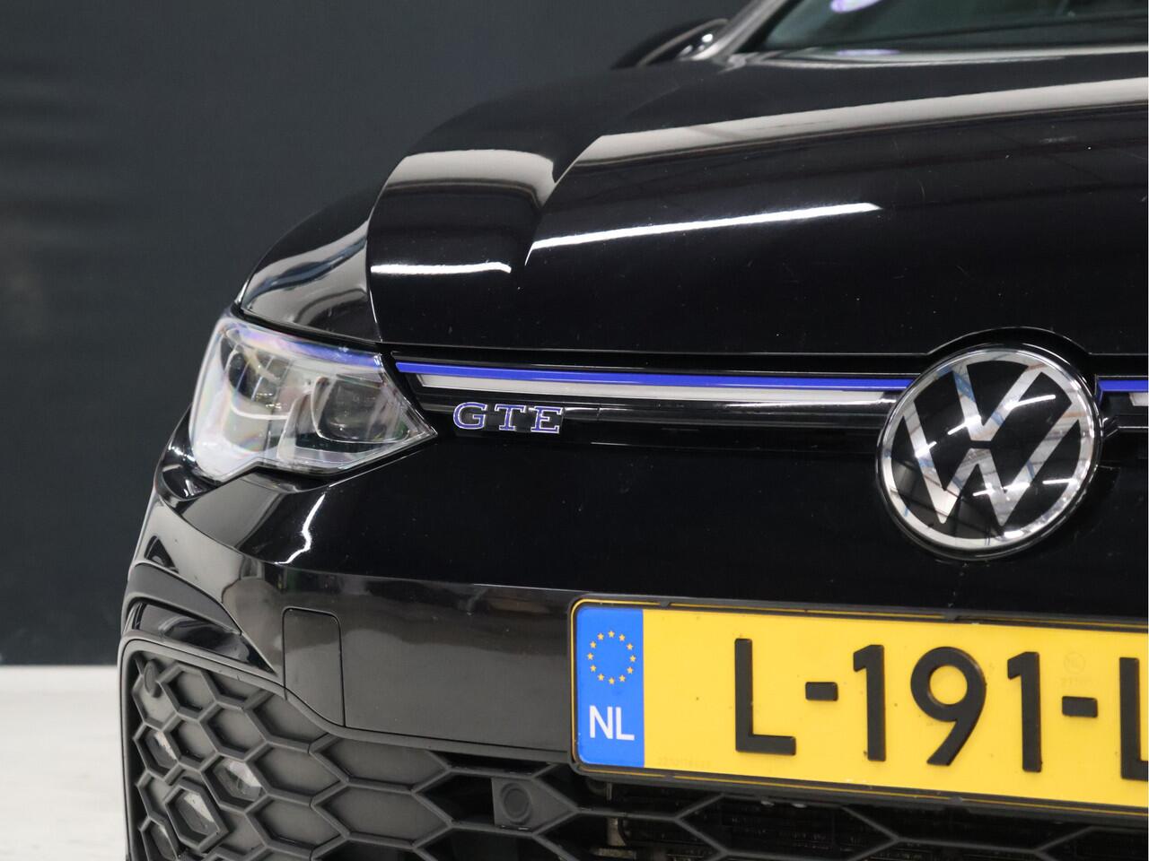 Volkswagen GOLF 1.4 eHybrid GTE [MEMORY SEATS, SPORT INTERIEUR, KANTELDAK, APPLE CARPLAY, ANDROID, ADAPTIVE CRUISE, CAMERA, VOL LEDER, STOELVERKOELING, STOELVERWARMING, PDC V+A, NIEUWSTAAT]