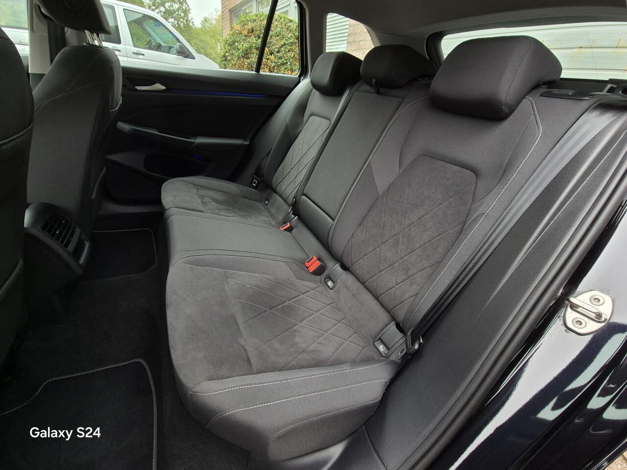 Volkswagen GOLF Variant 2.0 TDI Life Business Trekhaak, Apple-Carplay, El.verst.stoel. Netto Exportpreis 22000 ex/ex