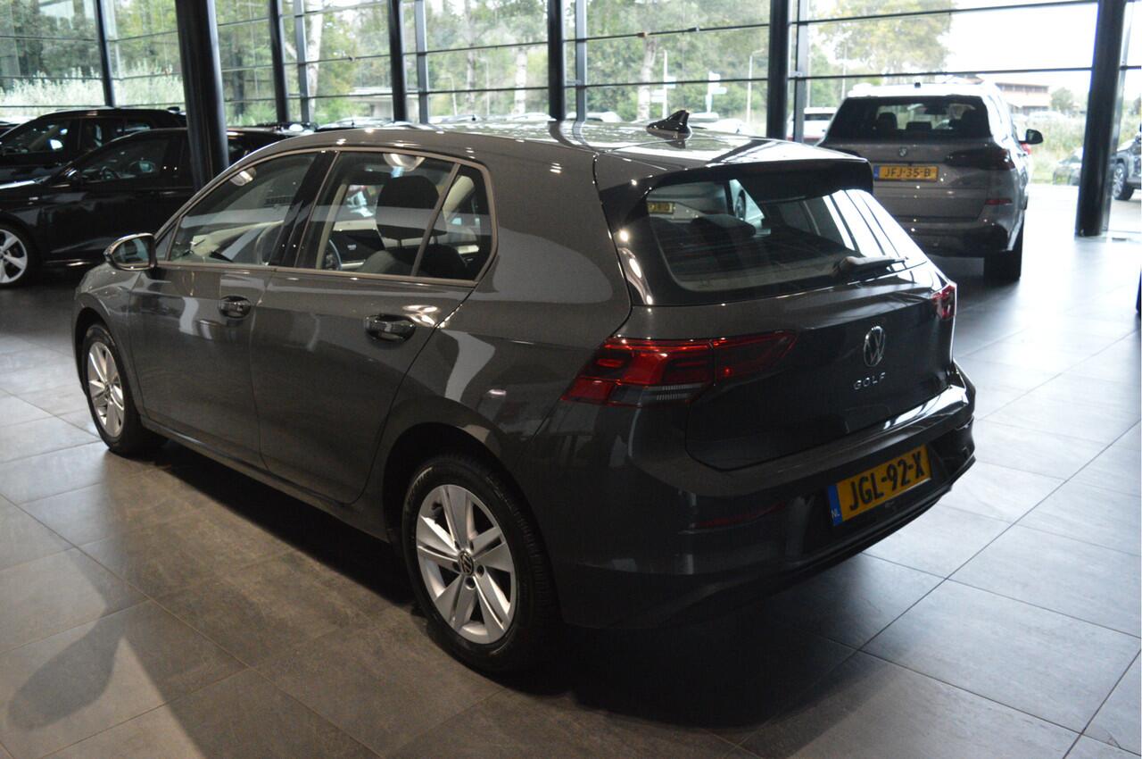 Volkswagen GOLF 2.0 TDI DSG Life Apple Carplay clima pdc 16 inch !!