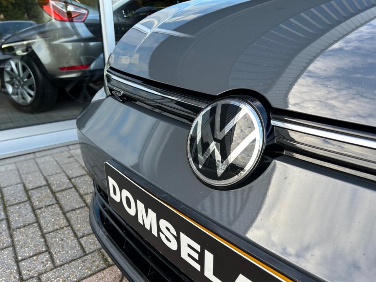 Volkswagen GOLF 1.5 eTSI R-Line