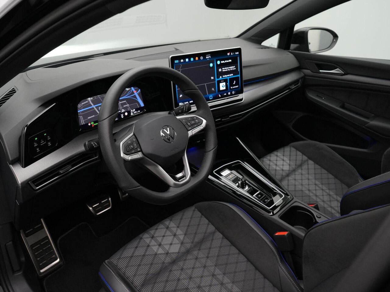 Volkswagen GOLF 1.5 eTSI 150 pk DSG R-Line Edition | Panoramadak | IQ Light | Head-up display | Stuur-/stoelverwarming | Achteruitrijcamera