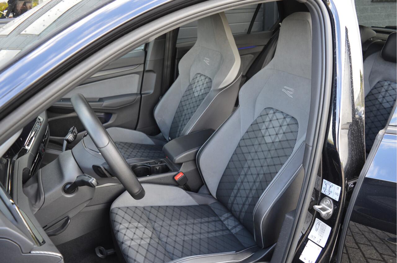 Volkswagen GOLF 1.5 eTSI R-Line | ACC | CAMERA | SFEERVERLICHTING | KEYLESS |