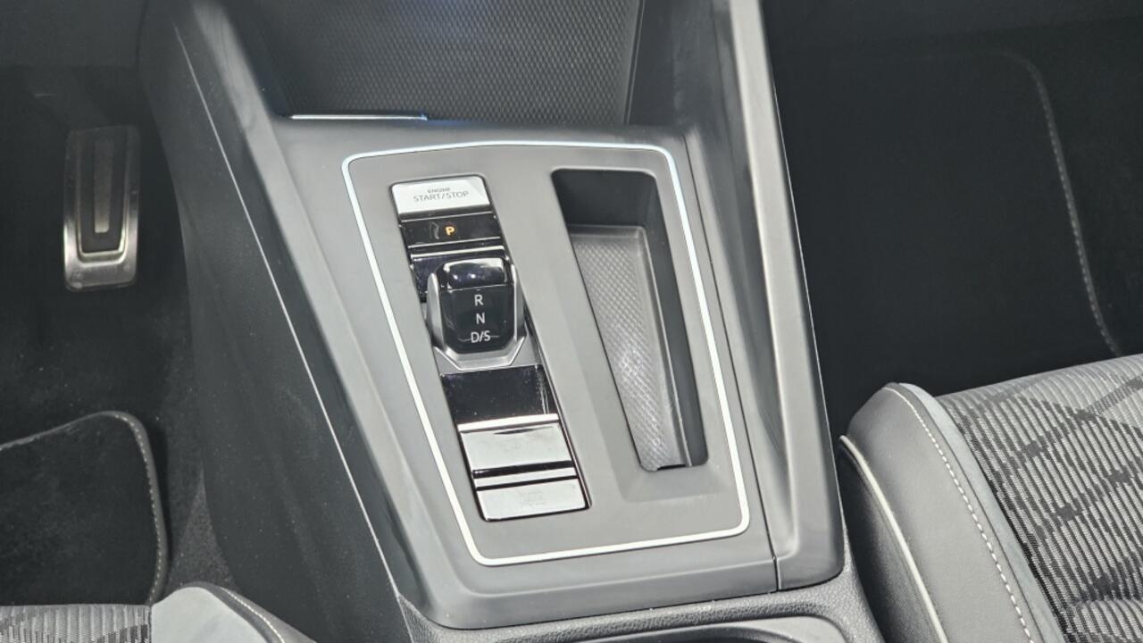 Volkswagen GOLF 1.5 eTSI R-Line NLauto | Dealeronderhouden