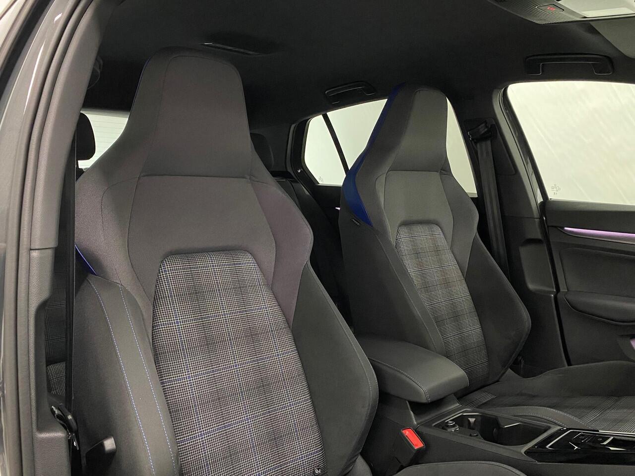 Volkswagen GOLF GTE 272PK Matrix IQ LIGHT 18 Inch Head Up Trekhaak 360° Camera Dynamic Chassis Control