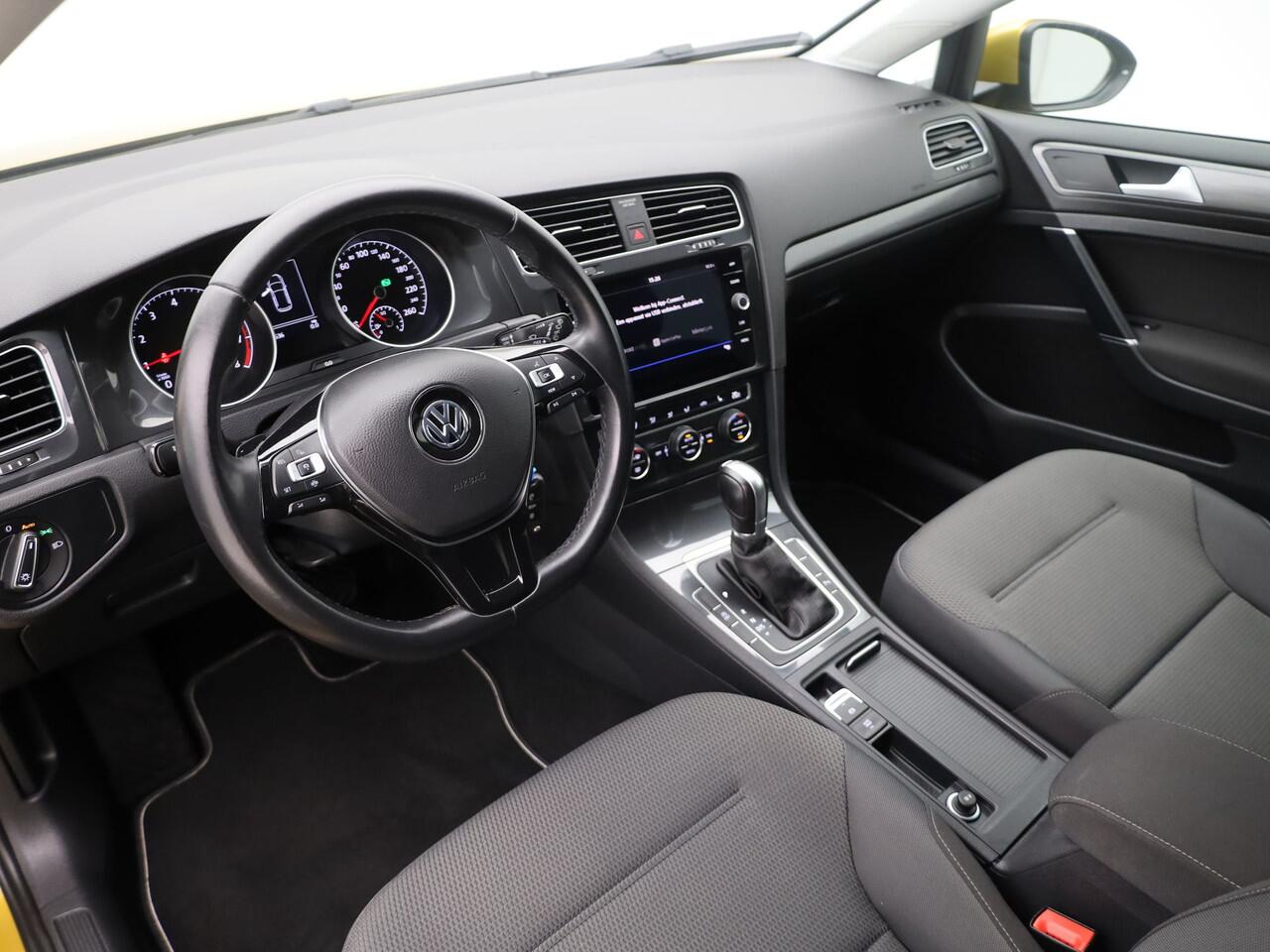 Volkswagen GOLF 1.5 TSI Comfortline Business | ADAPTIVE | CARPLAY | STOELVERWARMING