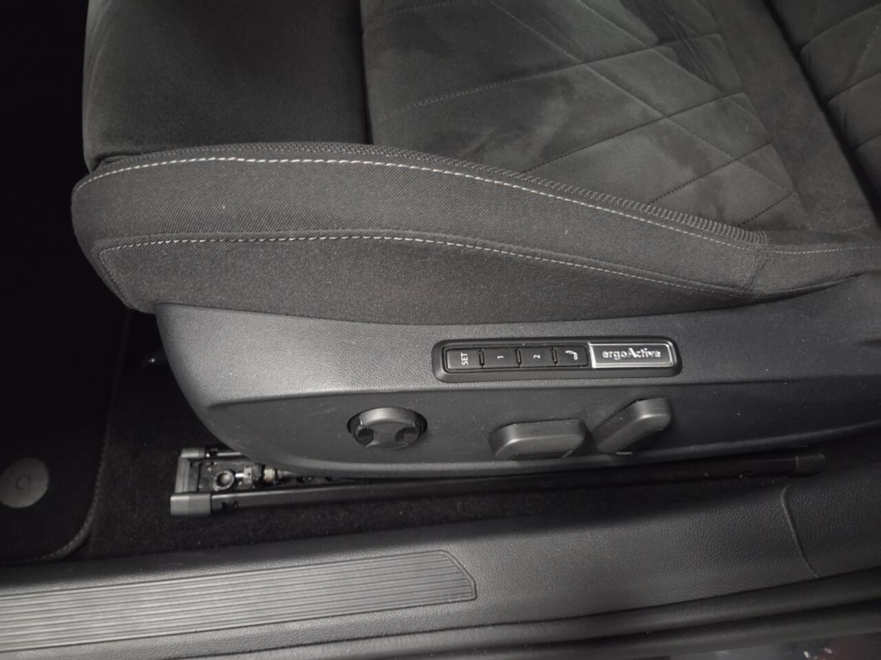 Volkswagen GOLF Variant 1.0 TSI DIEFSTALSCHADE