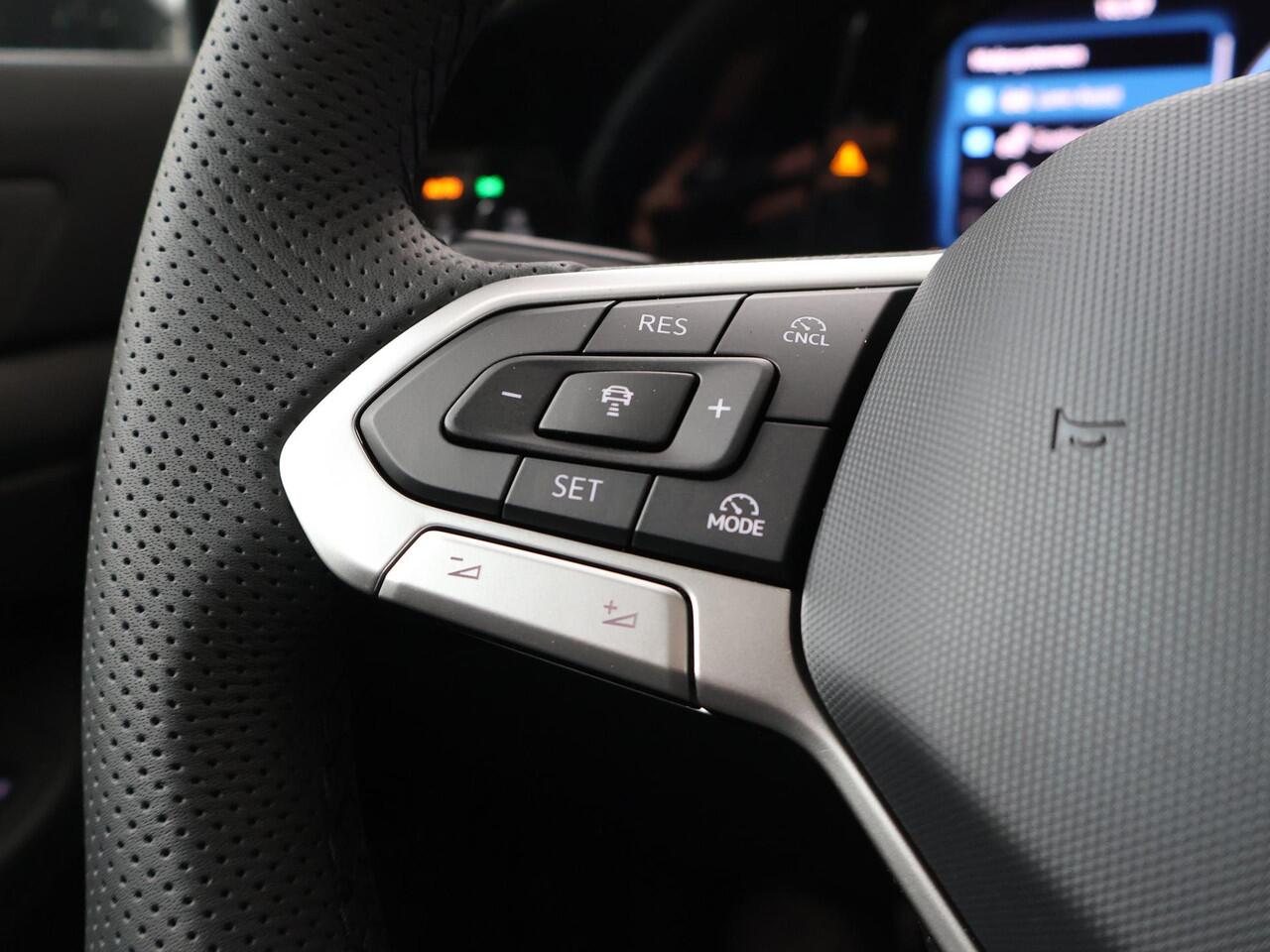 Volkswagen GOLF 8 GTE 1.5 eHybrid 200 kW / 272 PK Hatchback 6-DSG | Panoramadak | Black Style |