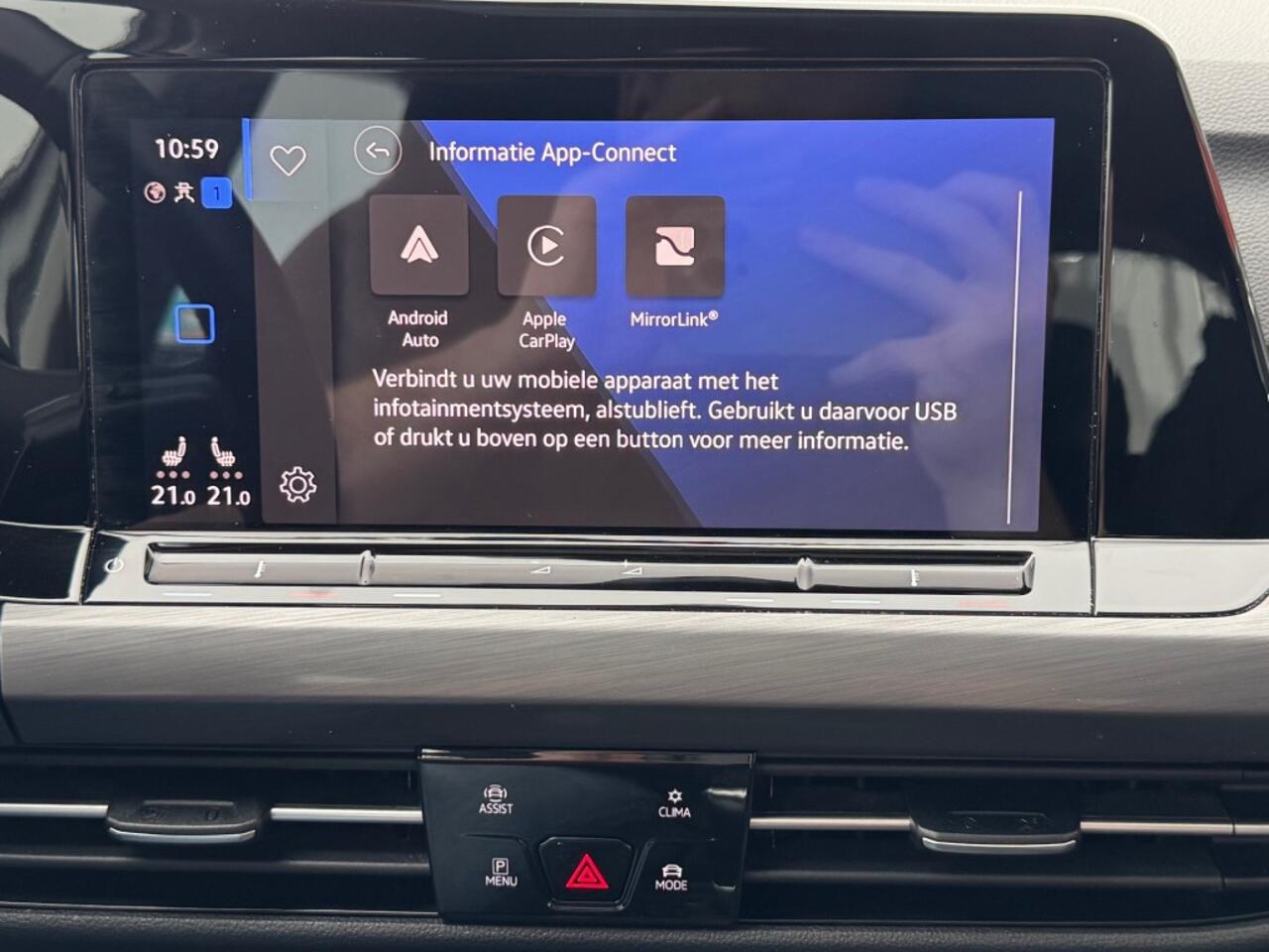 Volkswagen GOLF 1.5 TSI ACT. 150PK 1STE-EDITION NAVI PANO-DAK TREKHAAK DIGITALE-SCHERM AIRCO LMV PDC