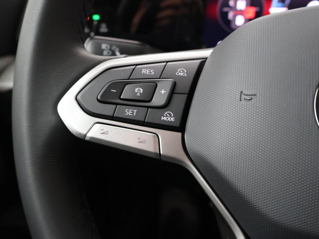 Volkswagen GOLF 8 Life Edition 1.5 eHybrid 150 kW / 204 PK Hatchback DSG