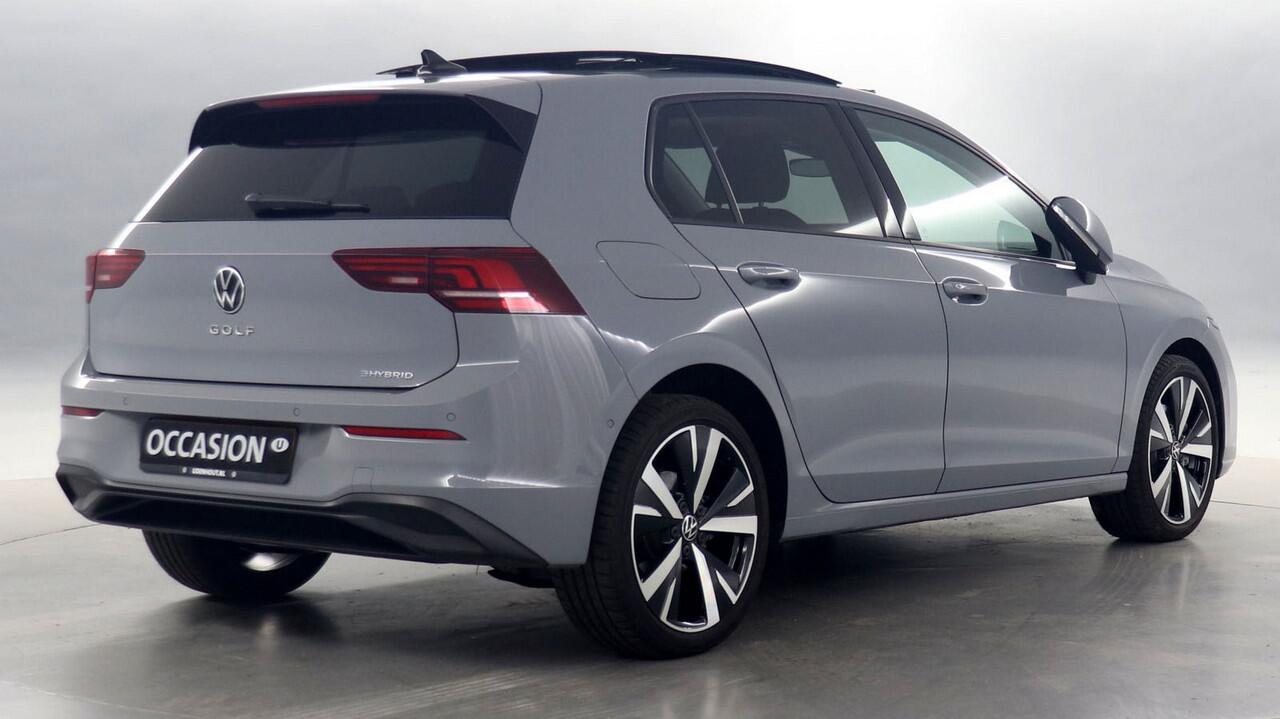 Volkswagen GOLF 1.5 eHybrid 204pk Life Edition DSG / Navigatie via App Connect / Stoel + Stuurverwarming / Panoramadak / Camera